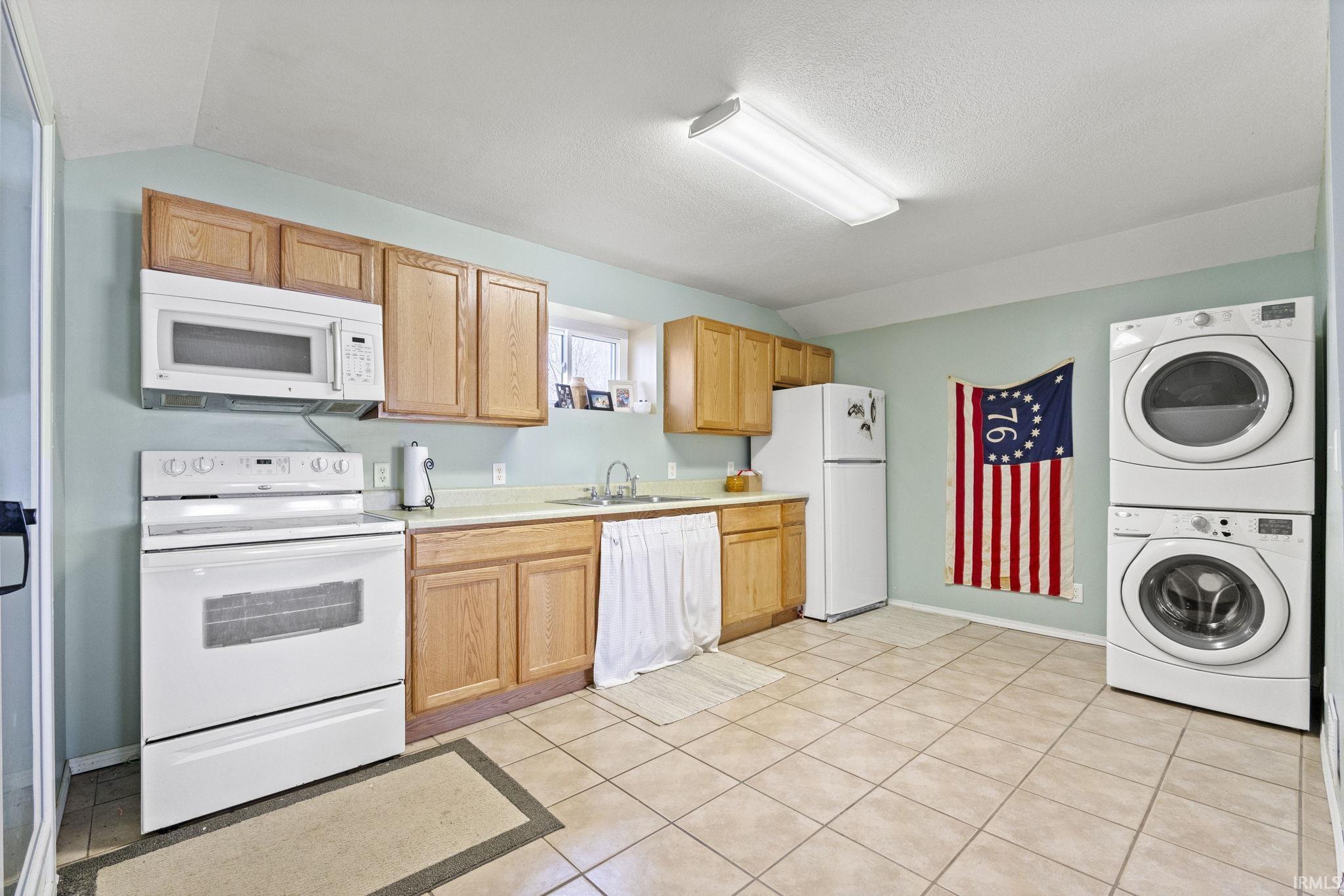 3370 Skinner Lake W