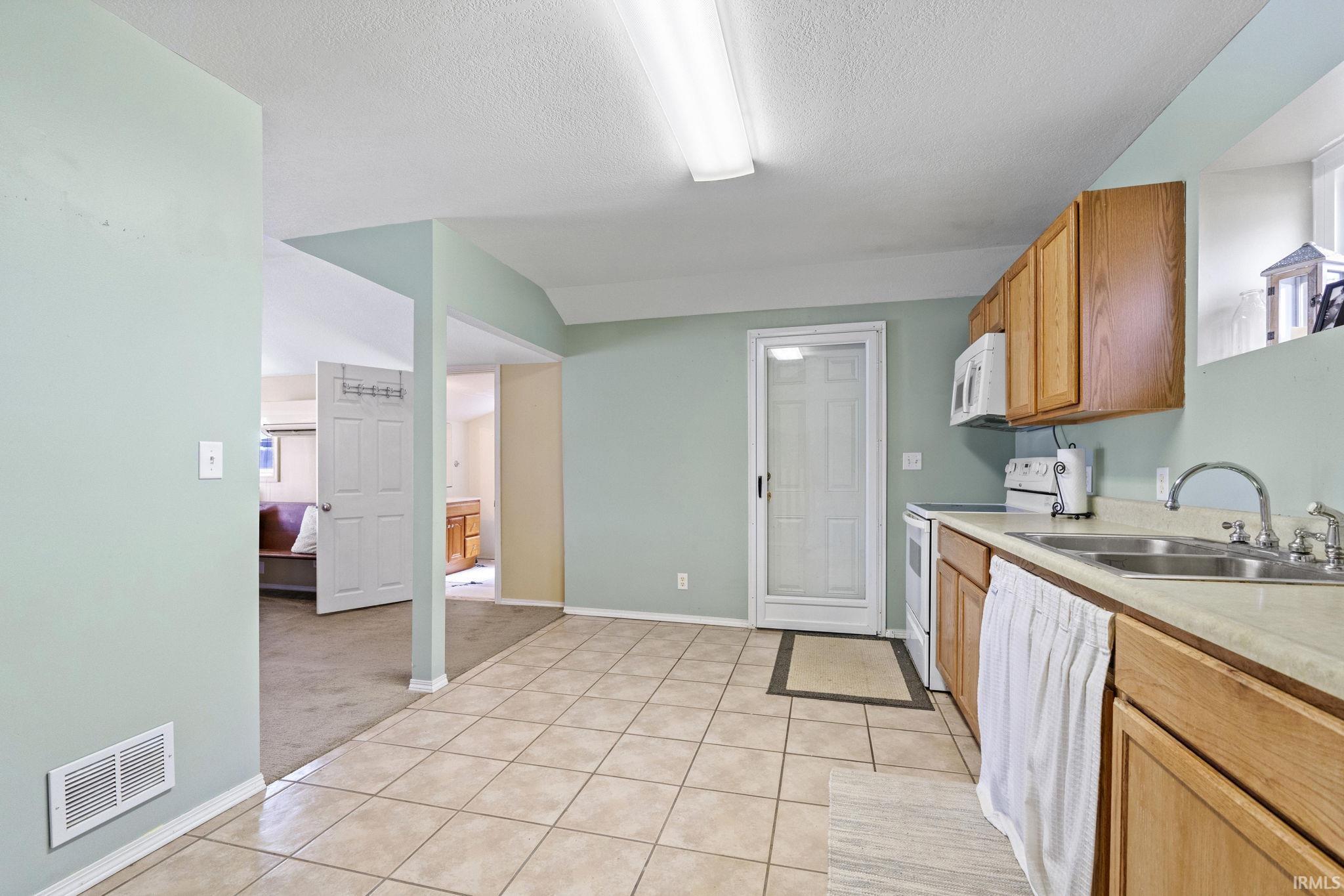 3370 Skinner Lake W