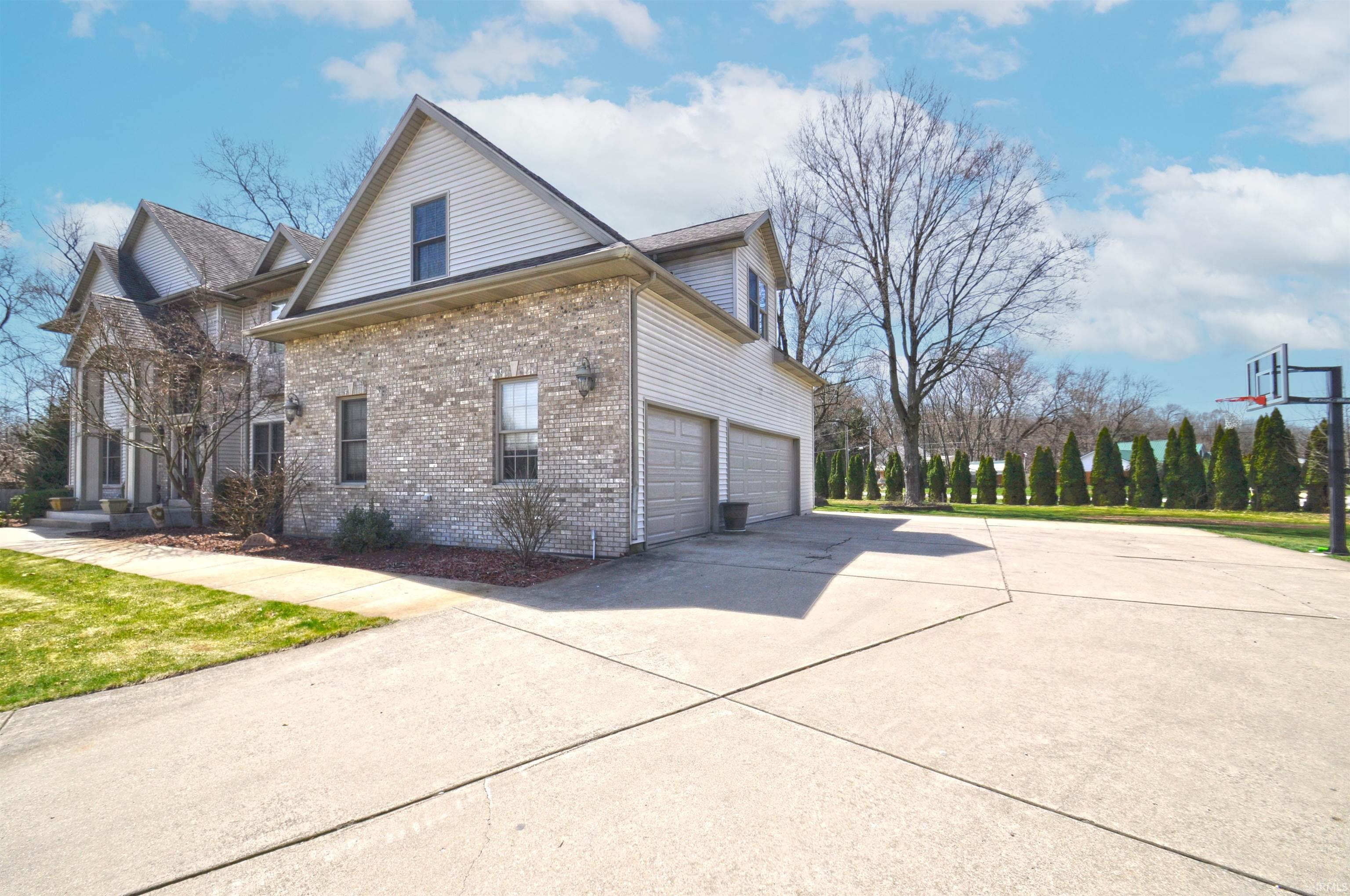 22470 Walnut