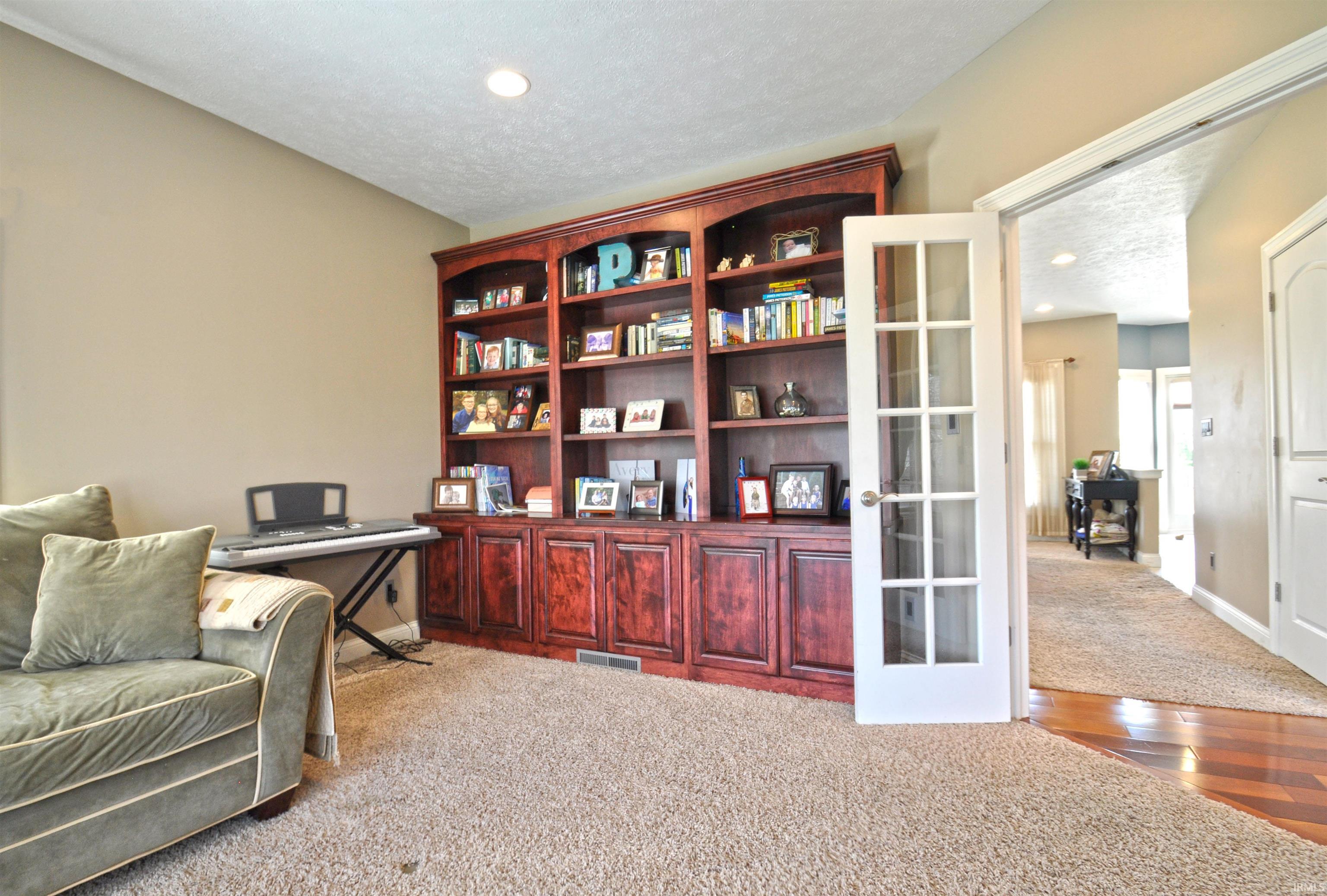 22470 Walnut