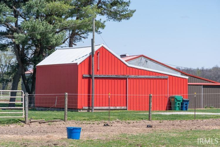 3961 State Road 104