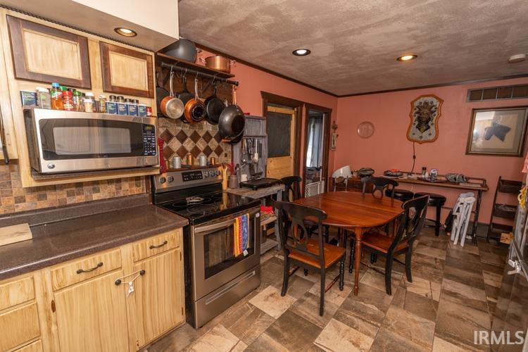 3961 State Road 104