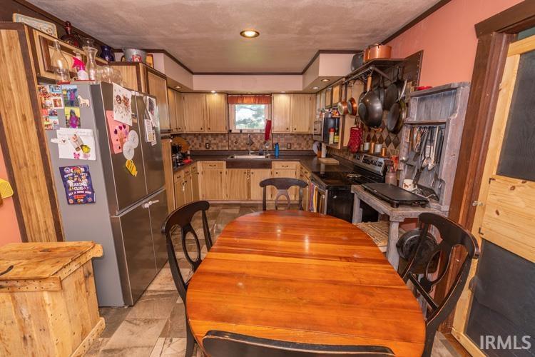 3961 State Road 104