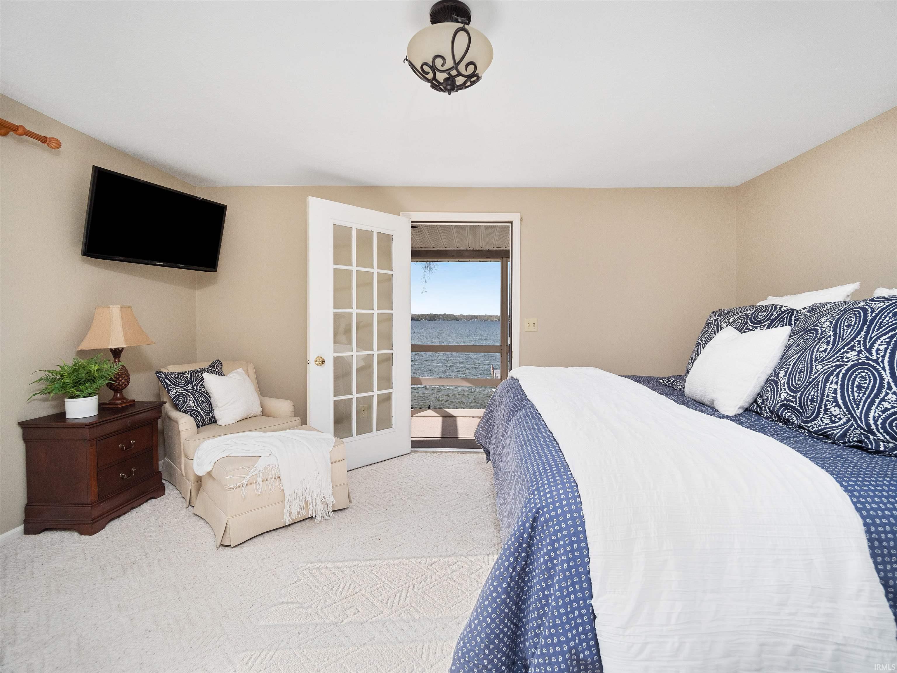 8589 Black Point