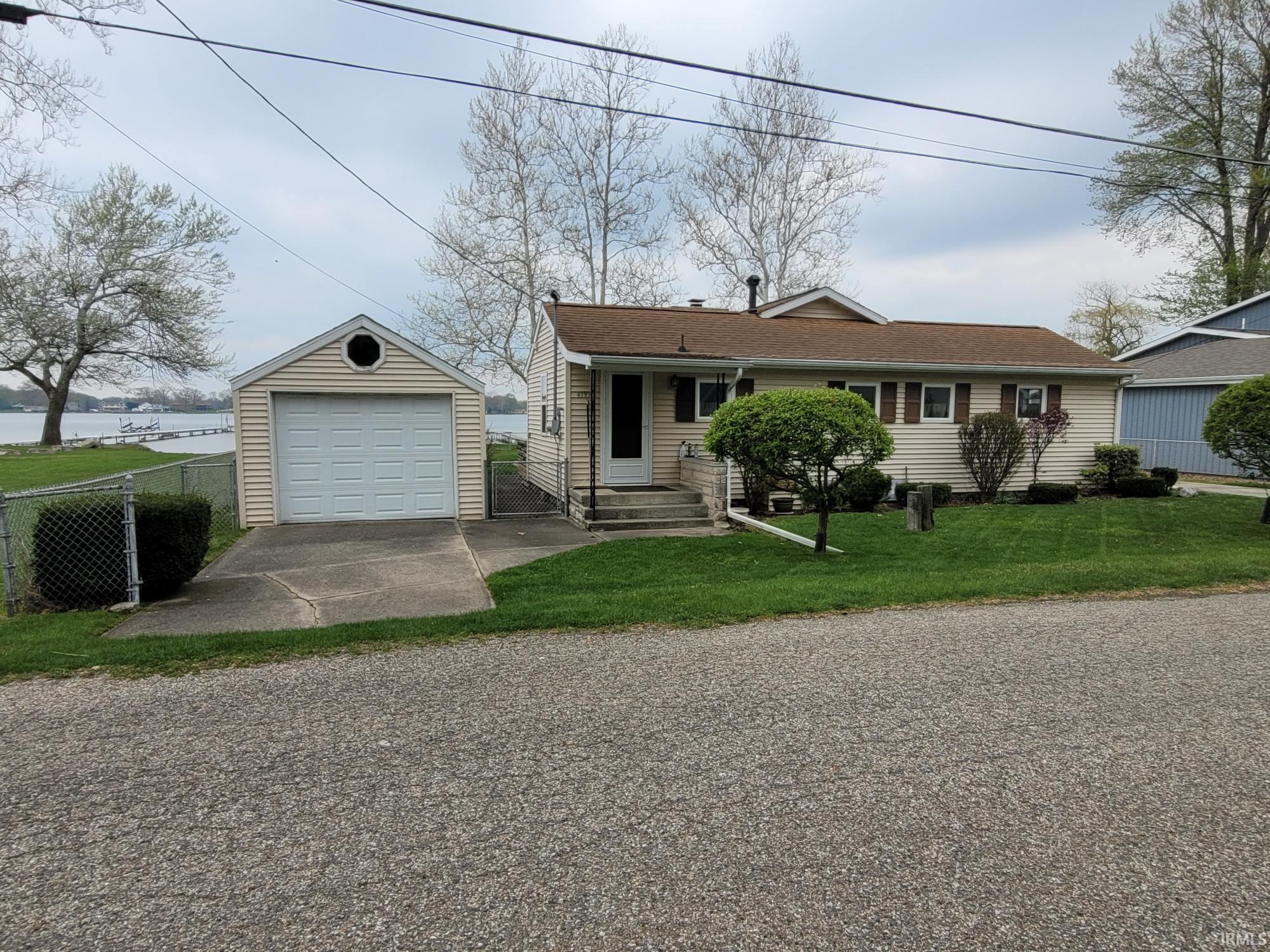 4195 Lake Shore