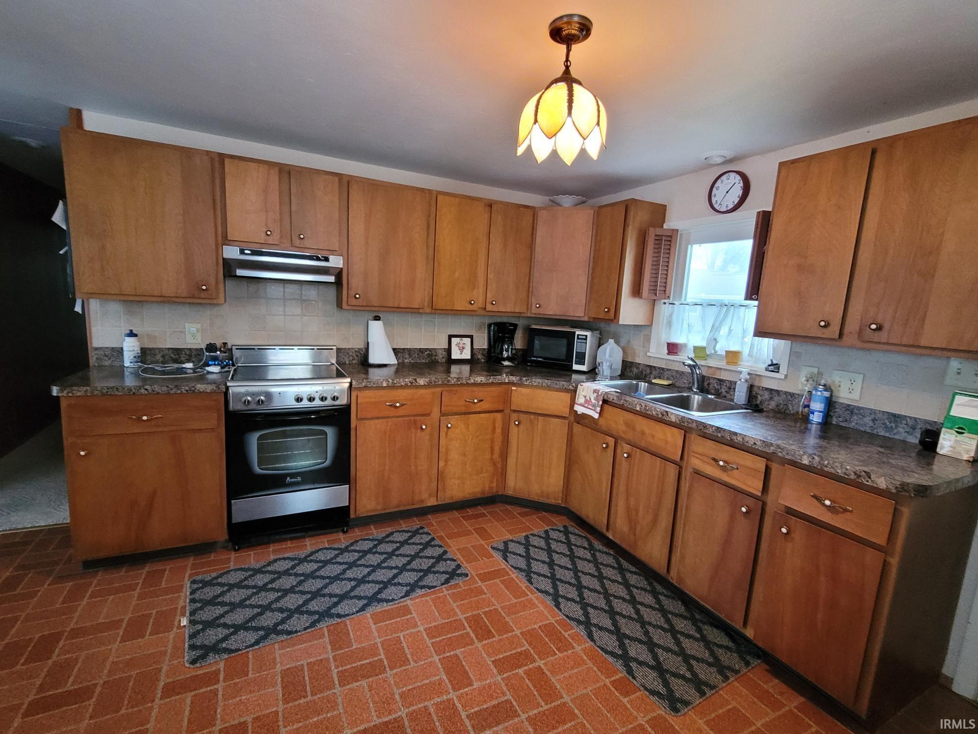 4195 Lake Shore