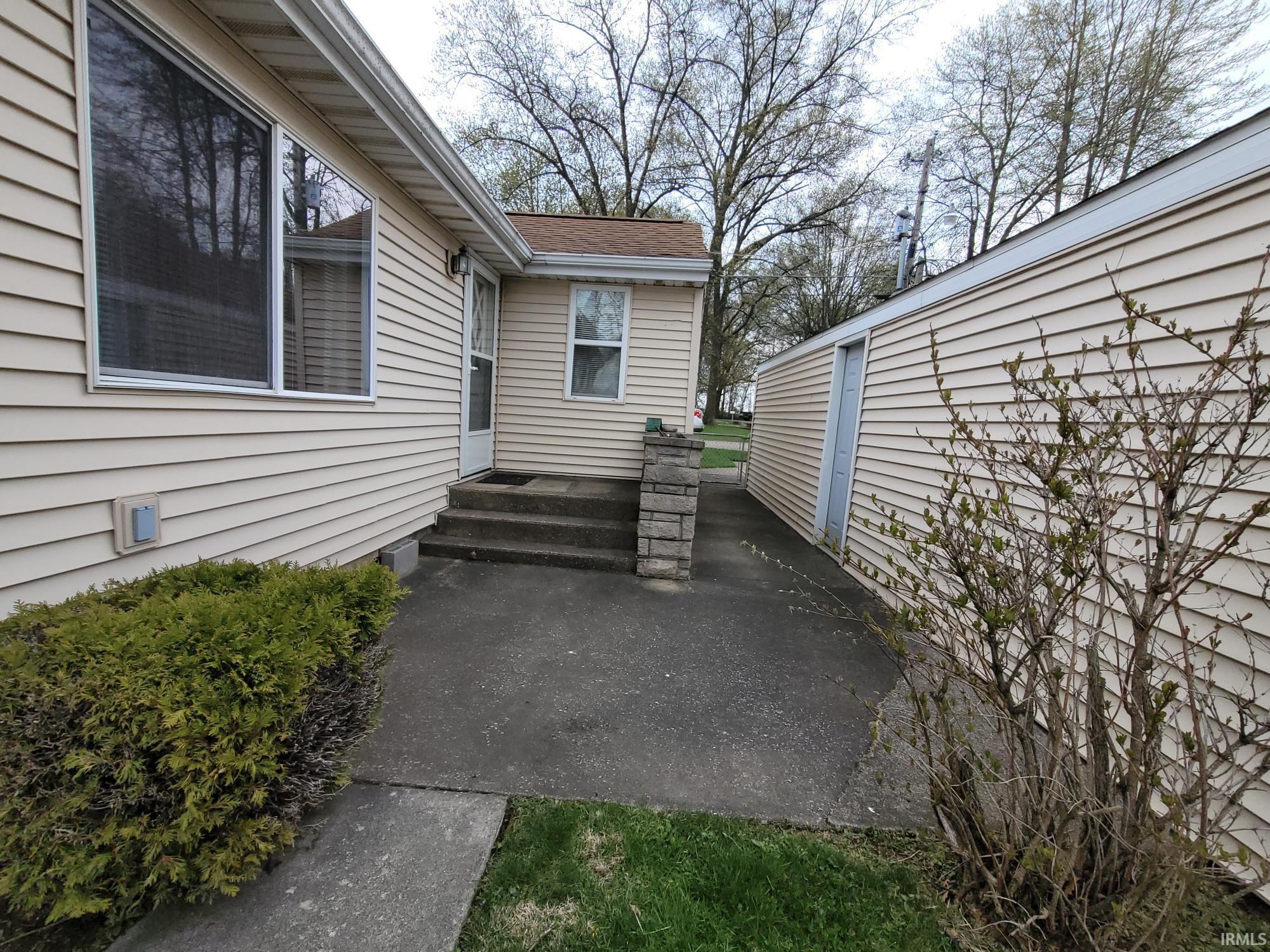 4195 Lake Shore