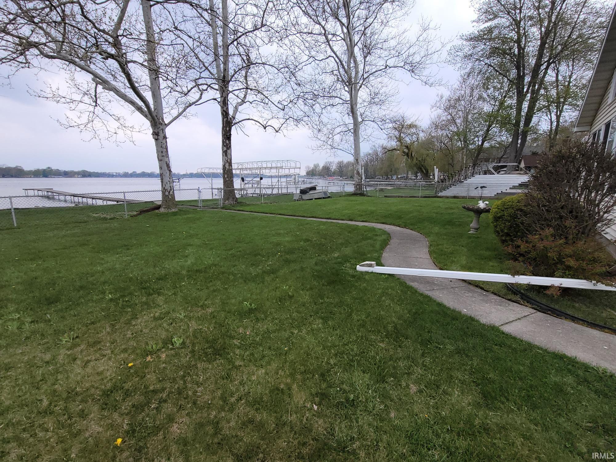 4195 Lake Shore