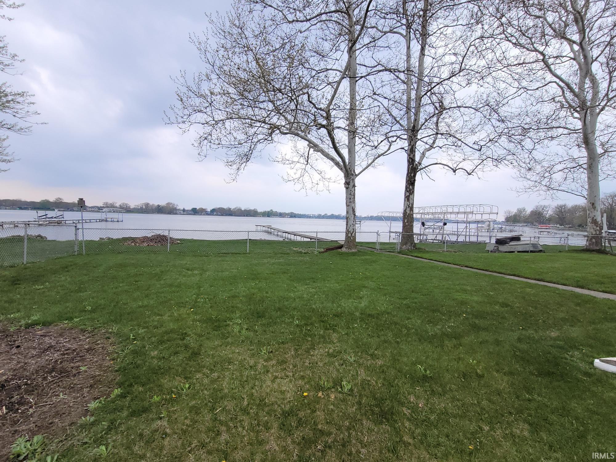 4195 Lake Shore
