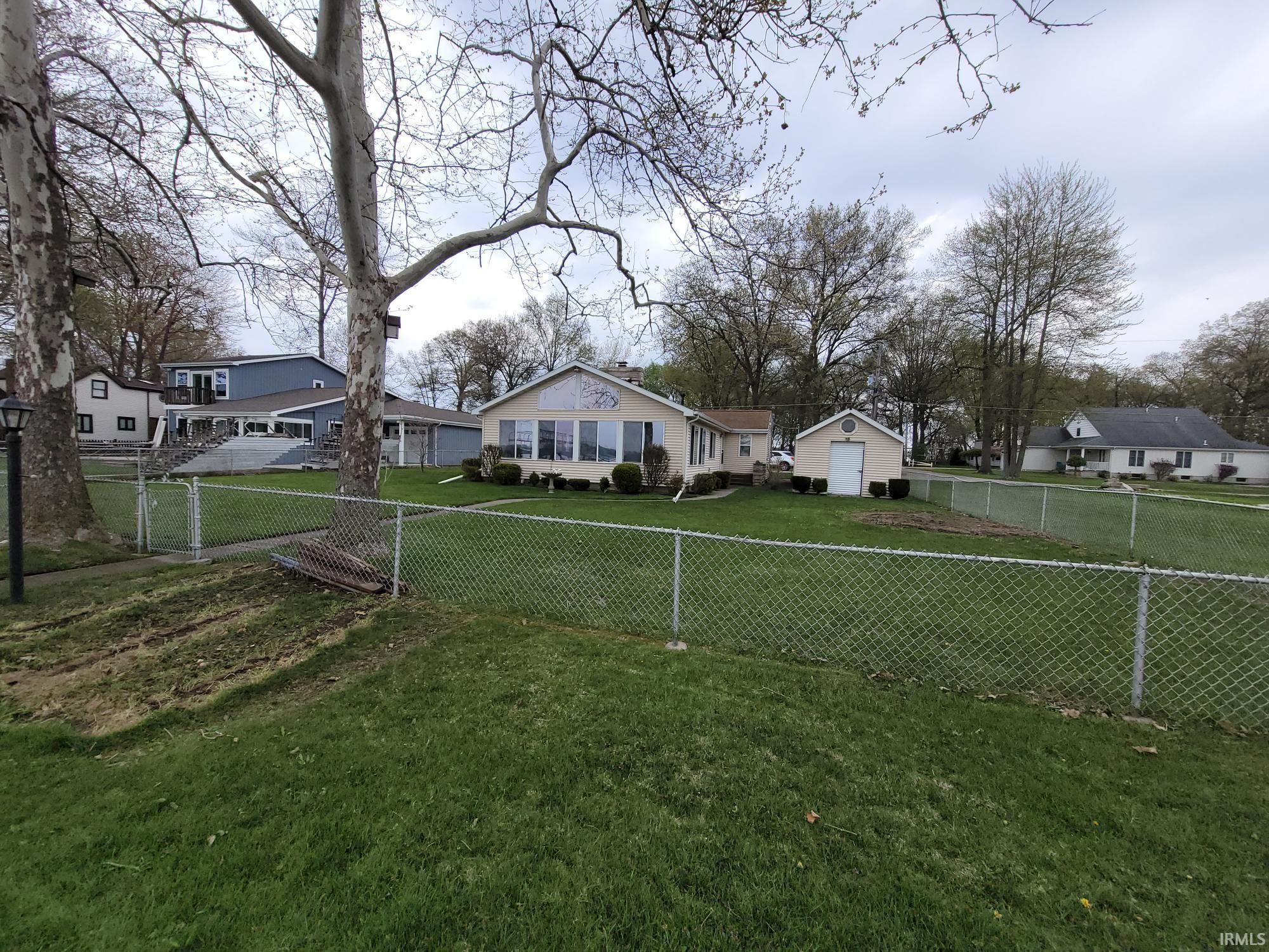 4195 Lake Shore