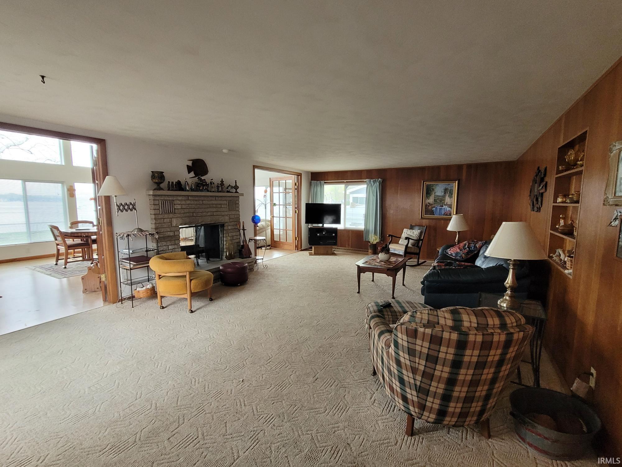 4195 Lake Shore