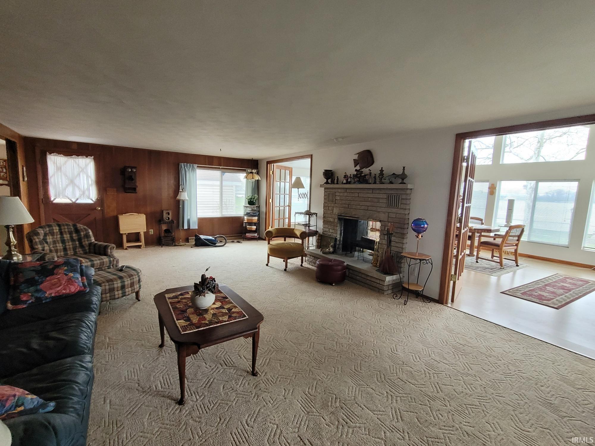 4195 Lake Shore