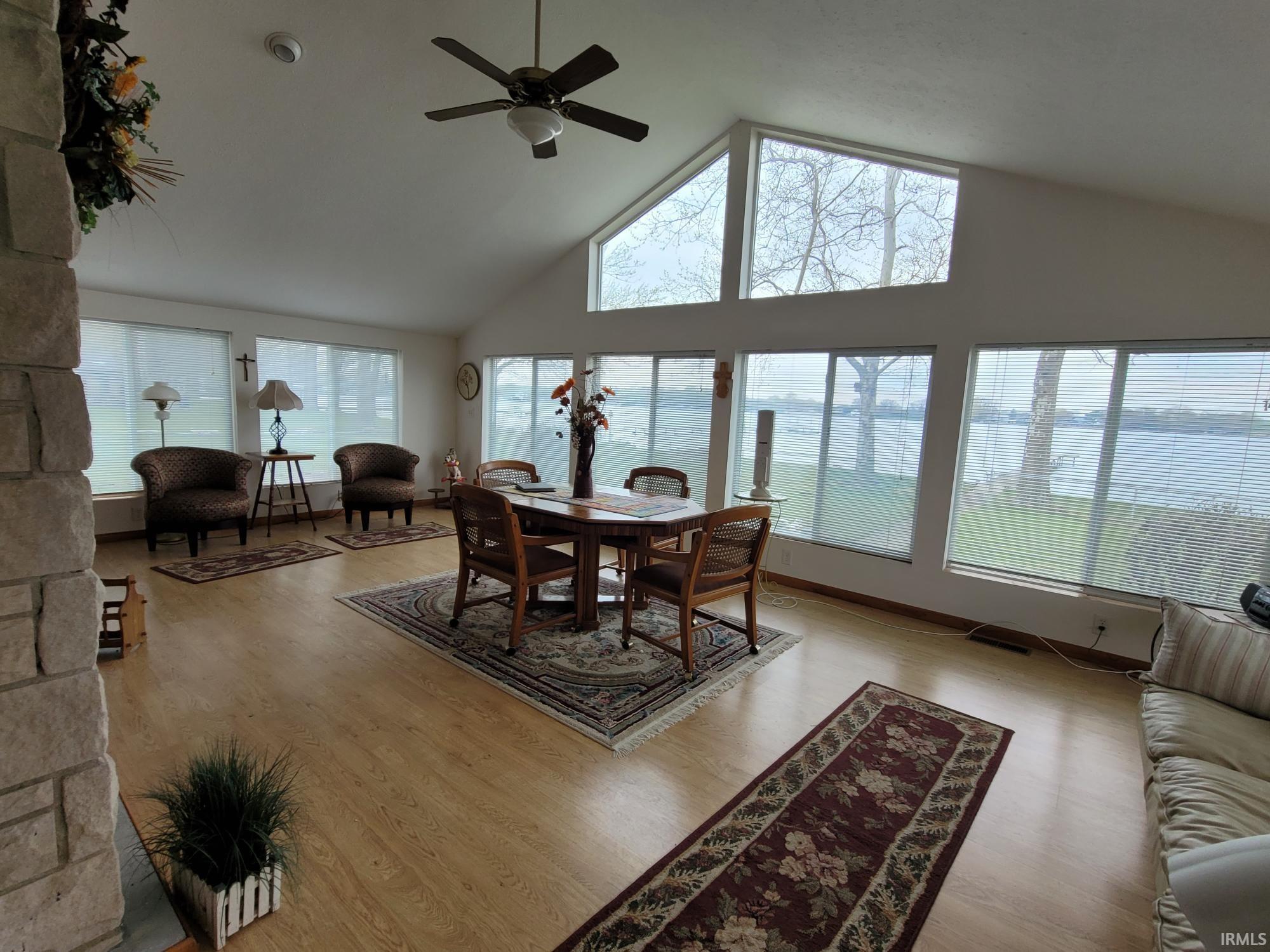 4195 Lake Shore
