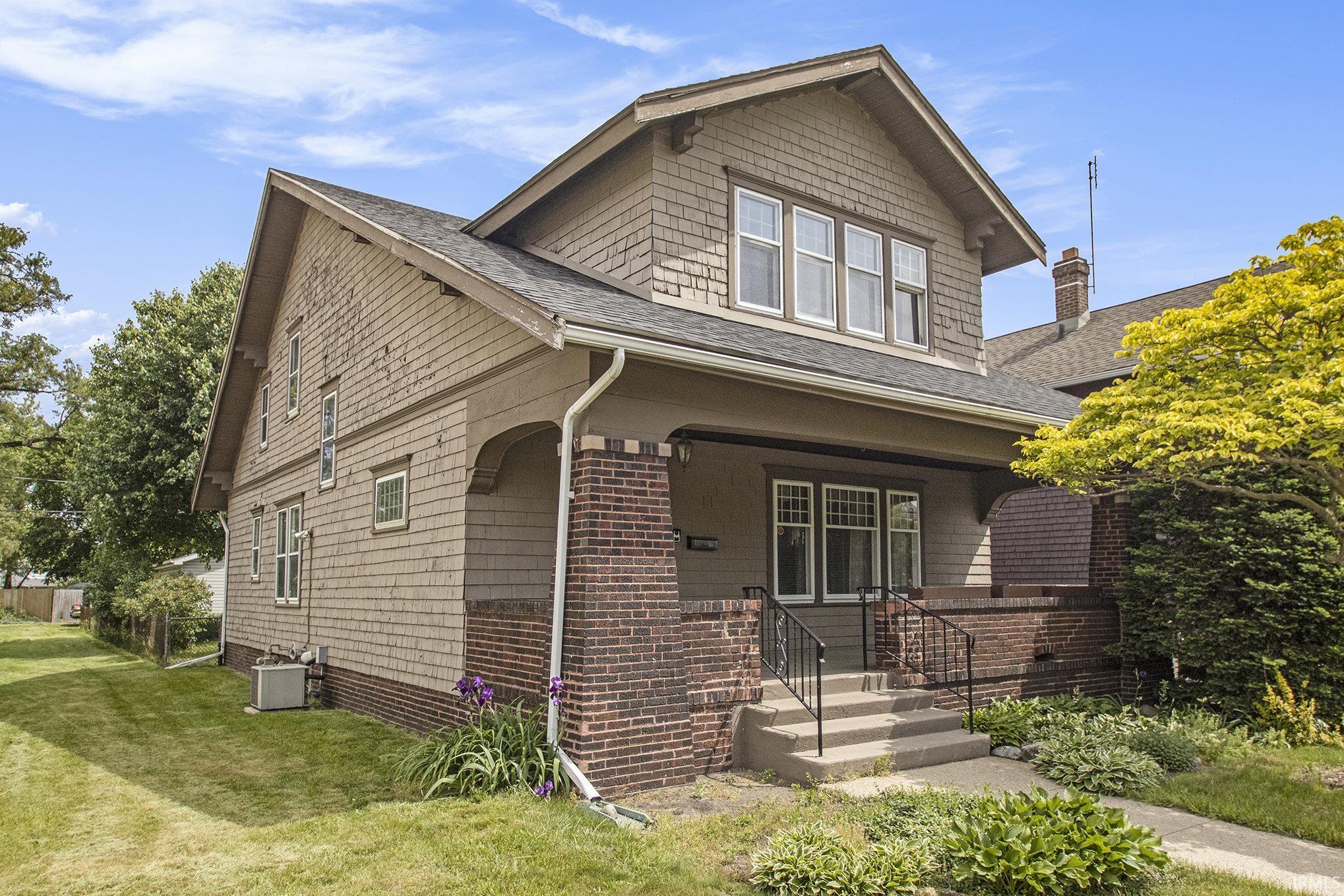 1023 Colfax
