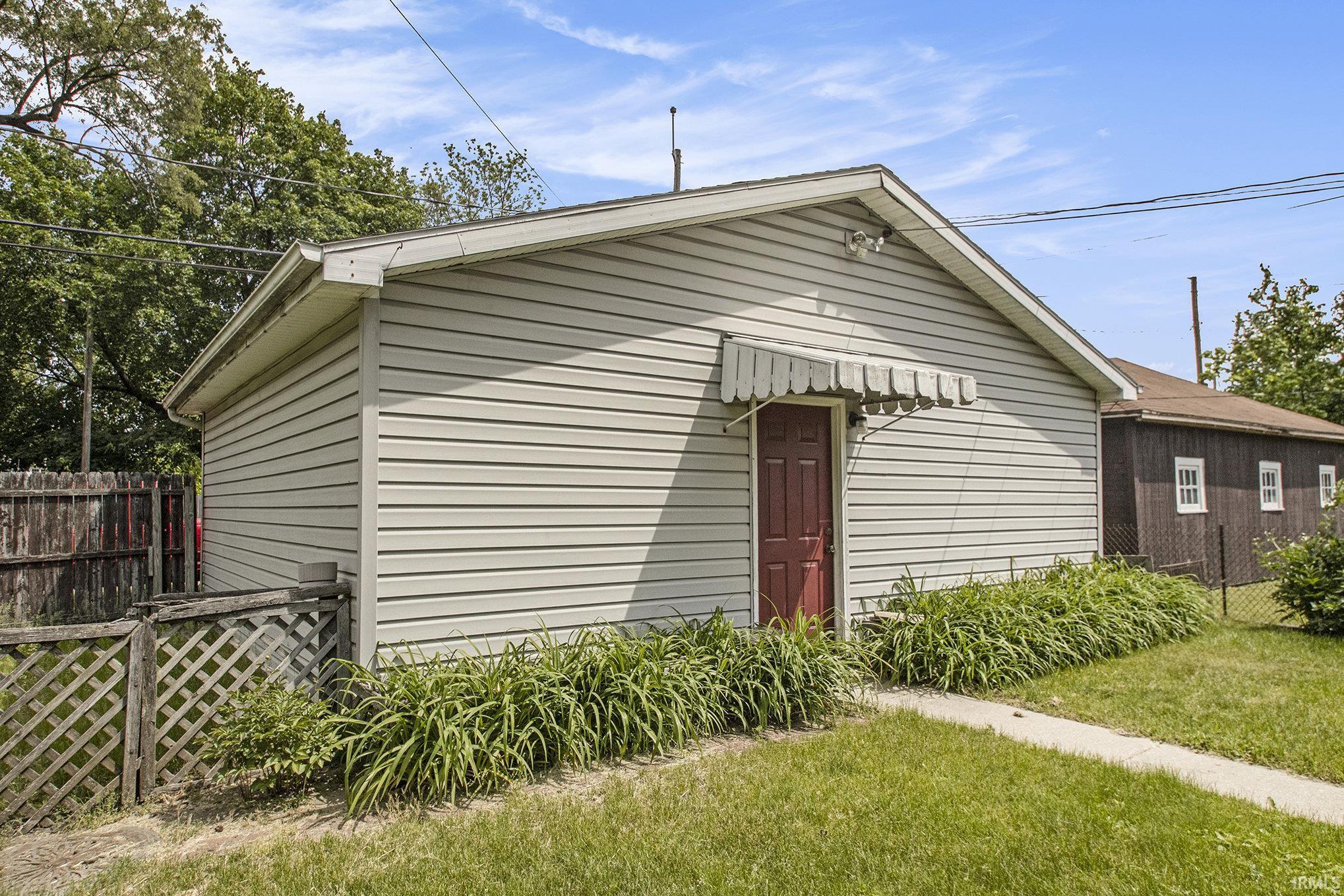 1023 Colfax