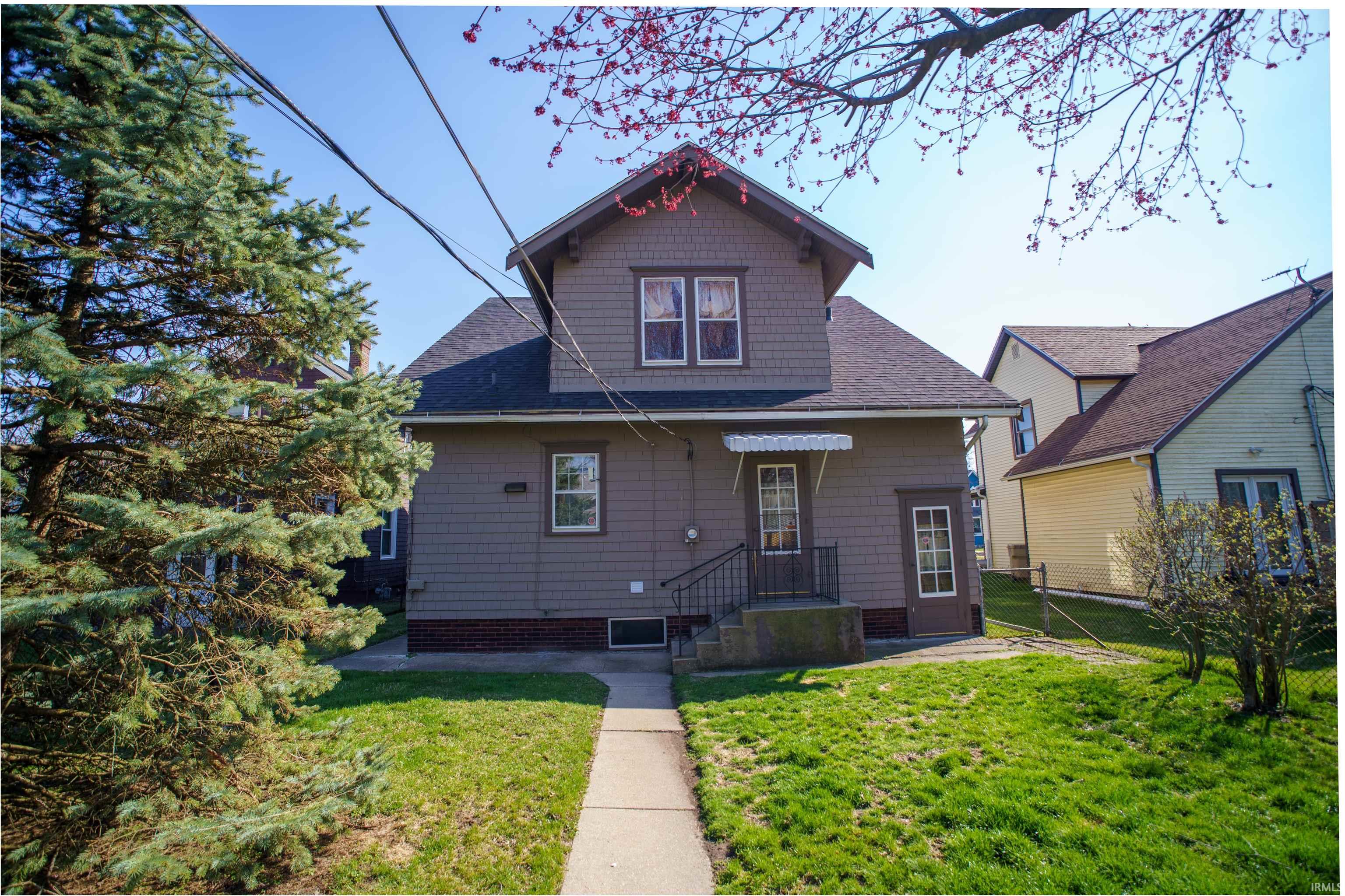 1023 Colfax