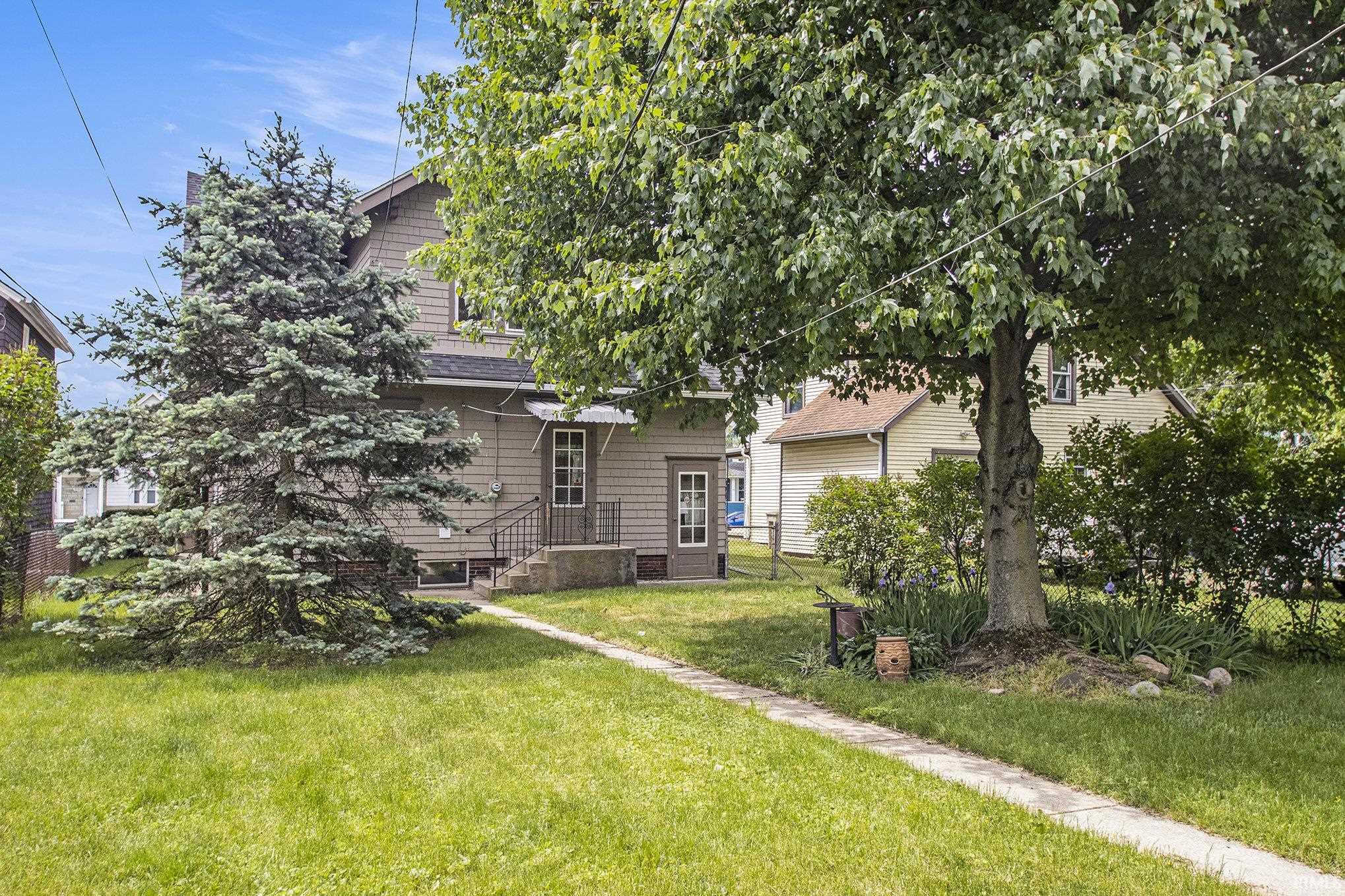1023 Colfax