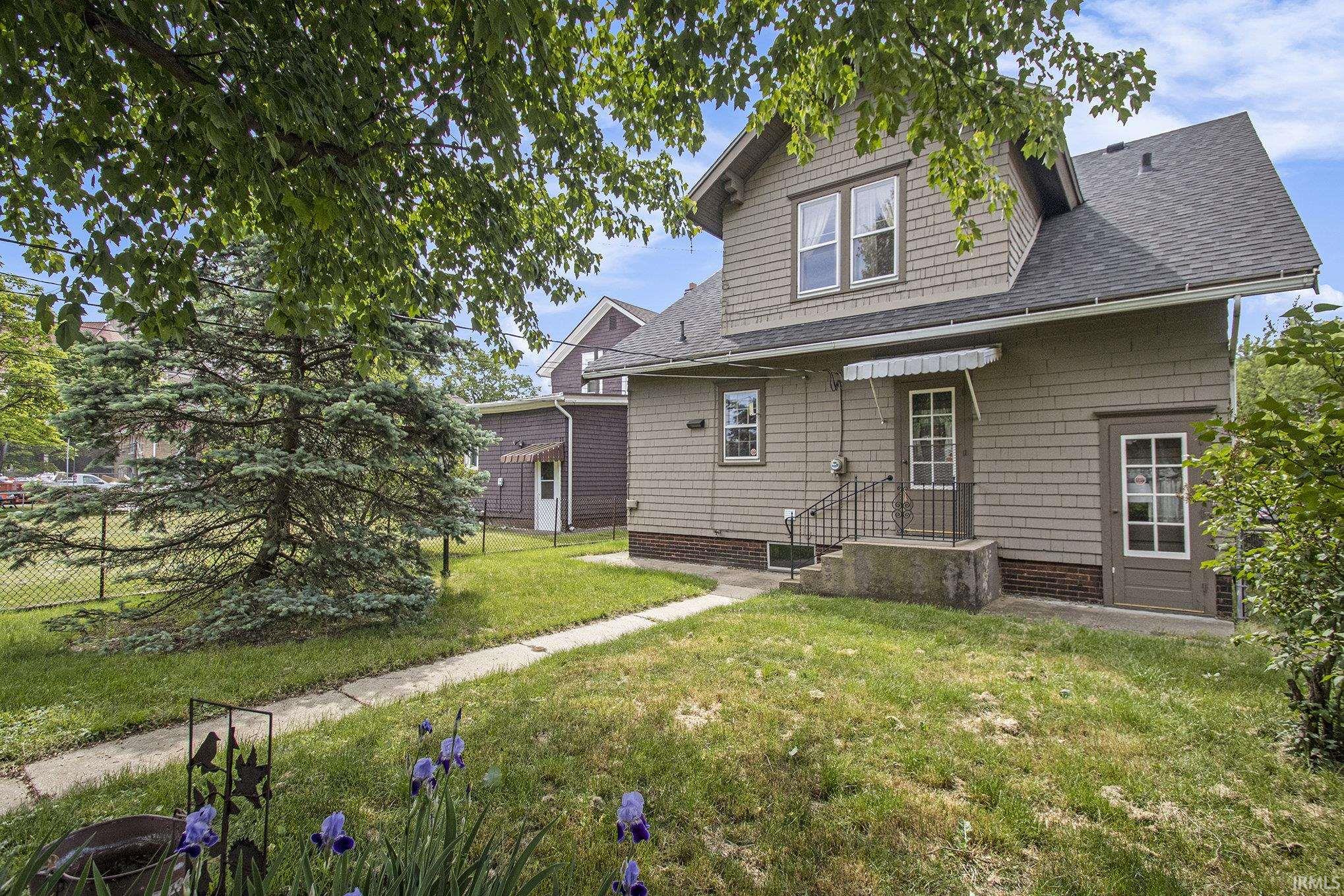 1023 Colfax