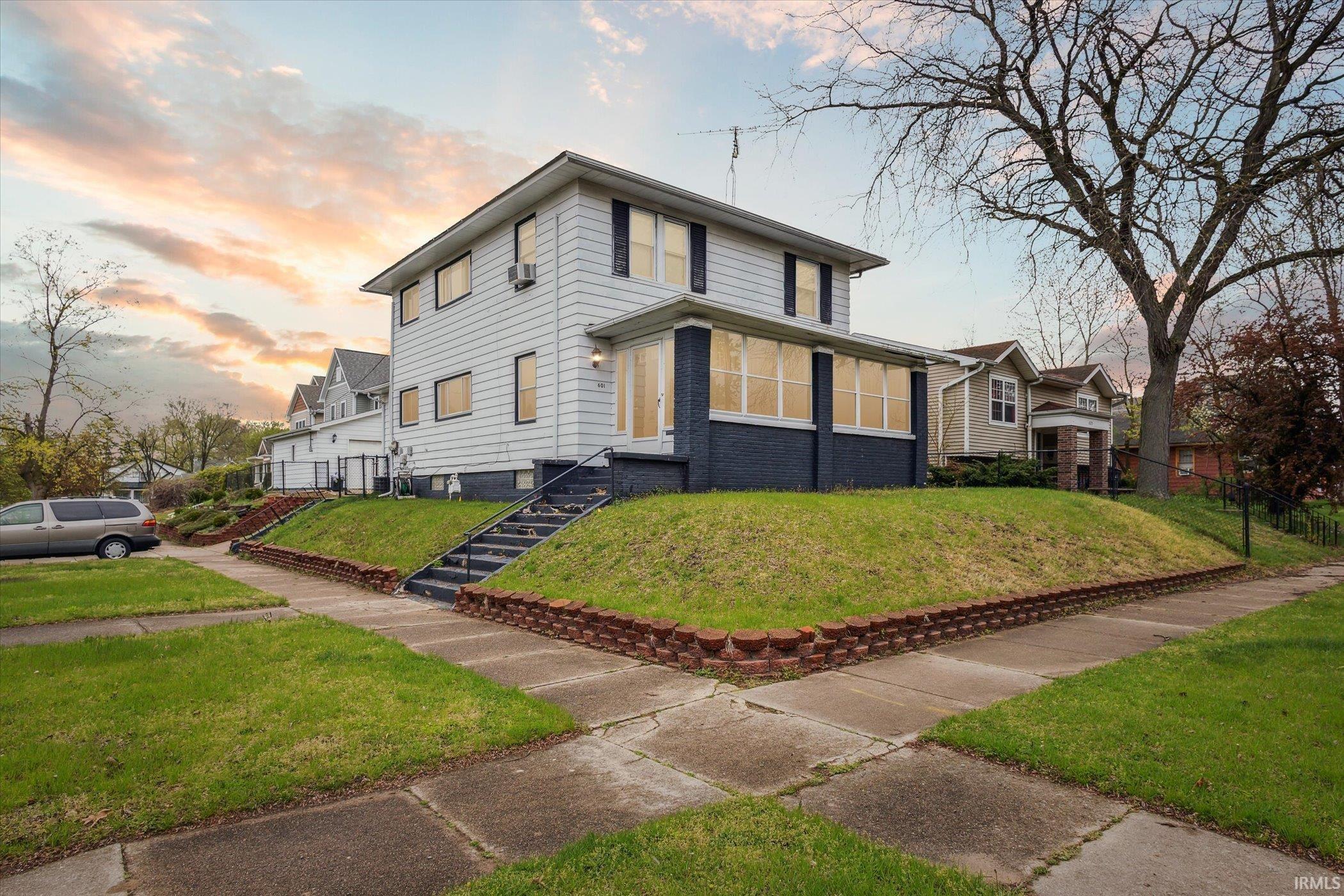 601 Howard