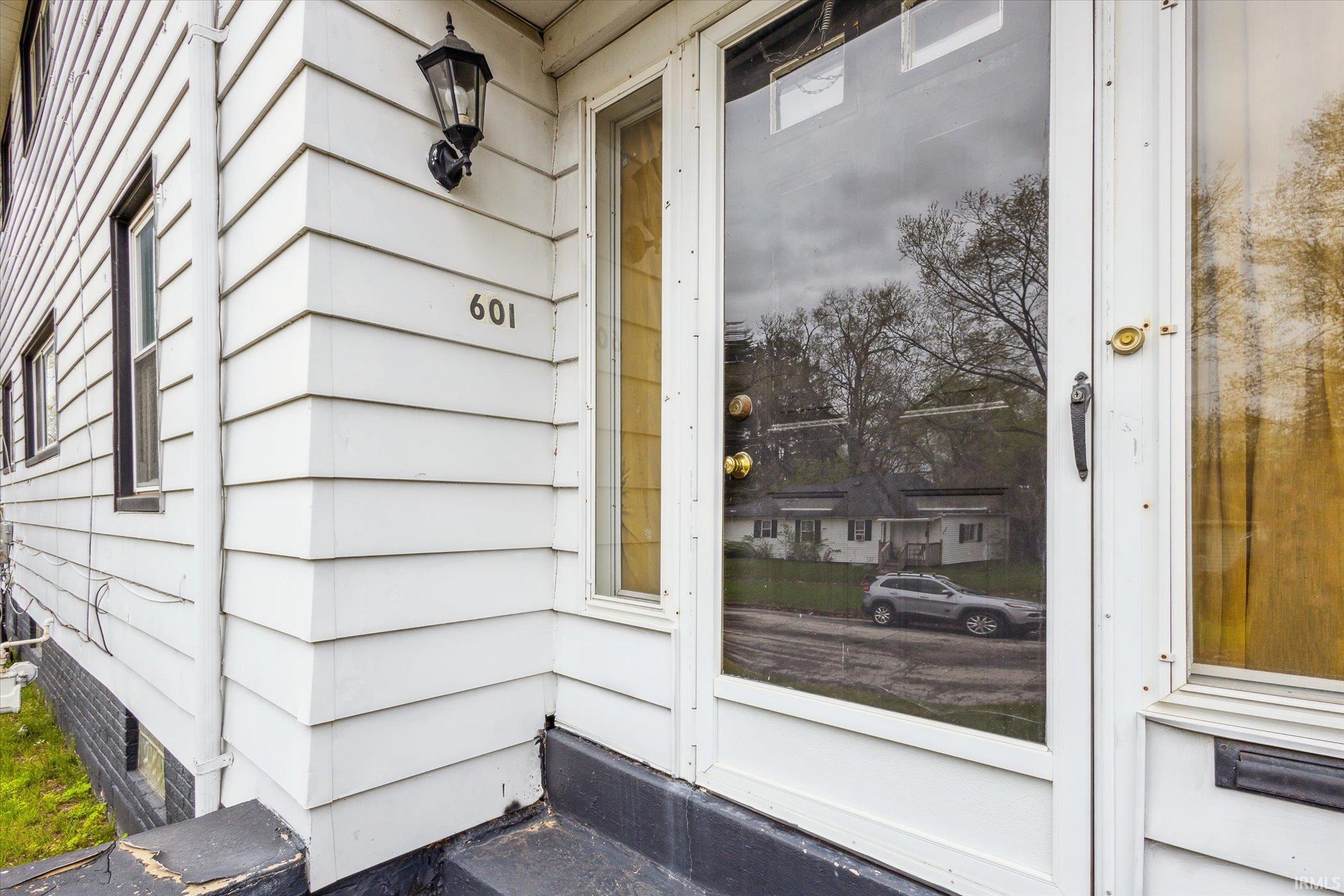601 Howard