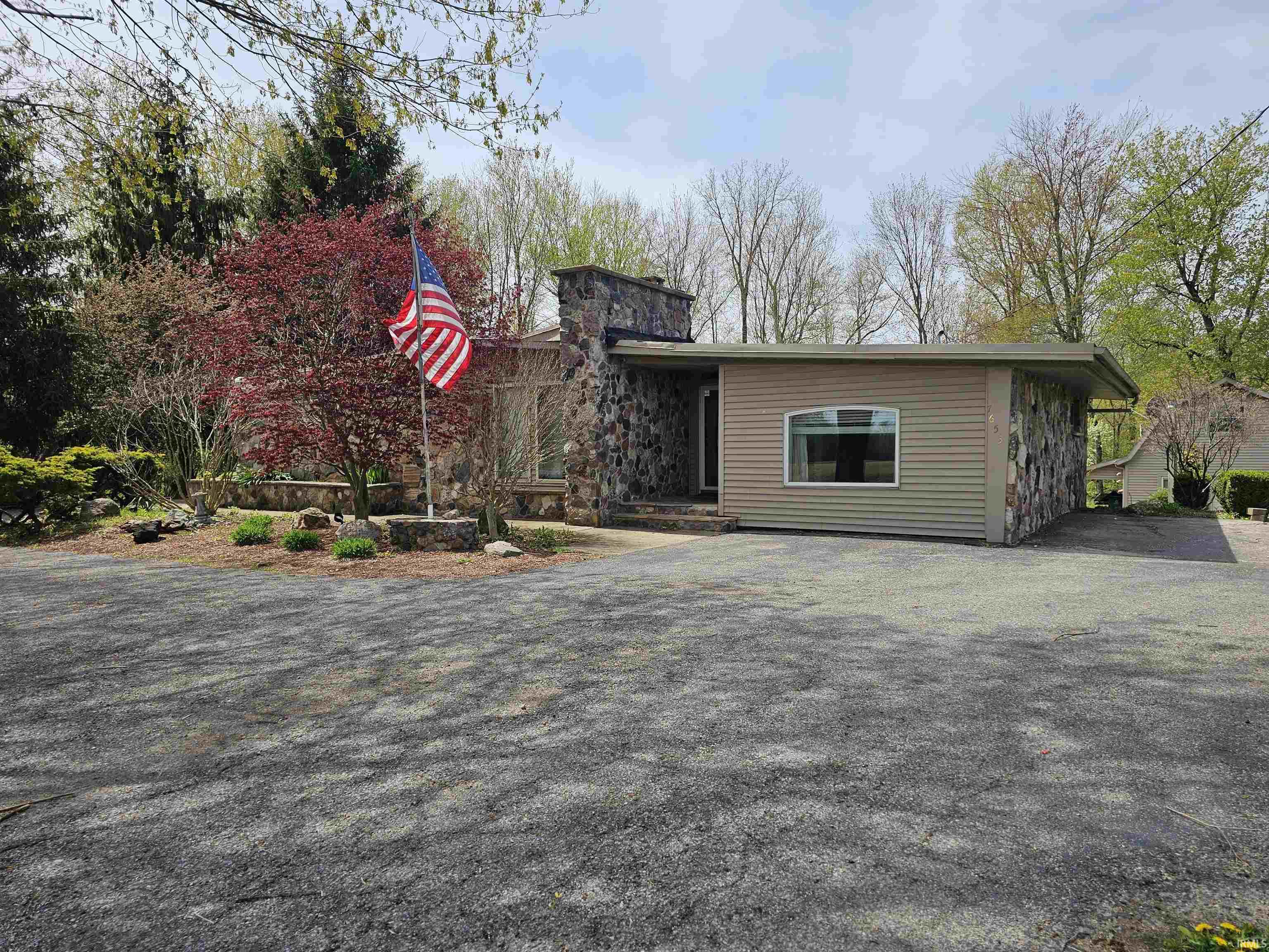 7653 State Road 9
