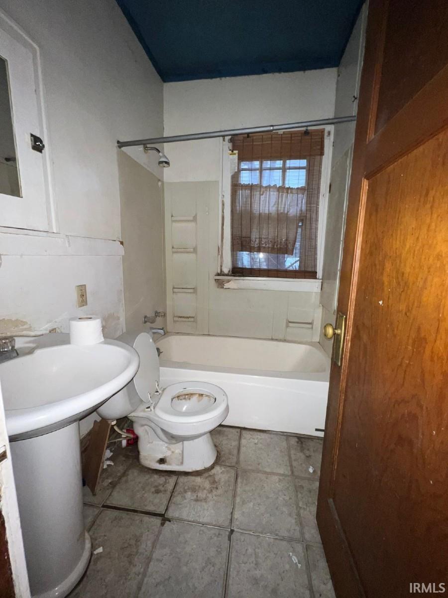 1132 Meade