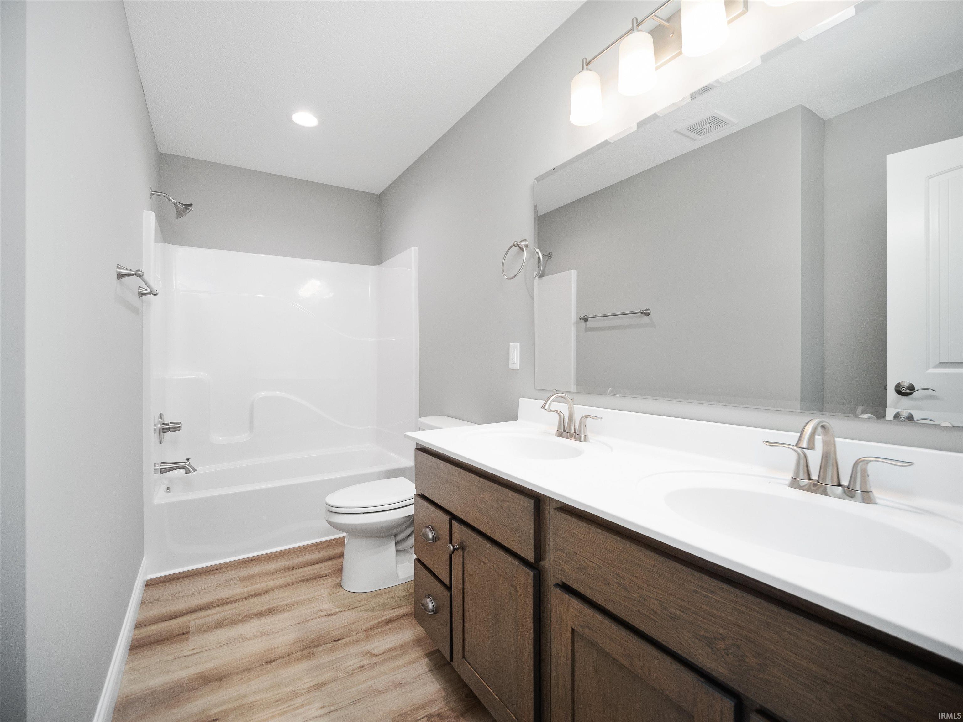 1319 Dixon