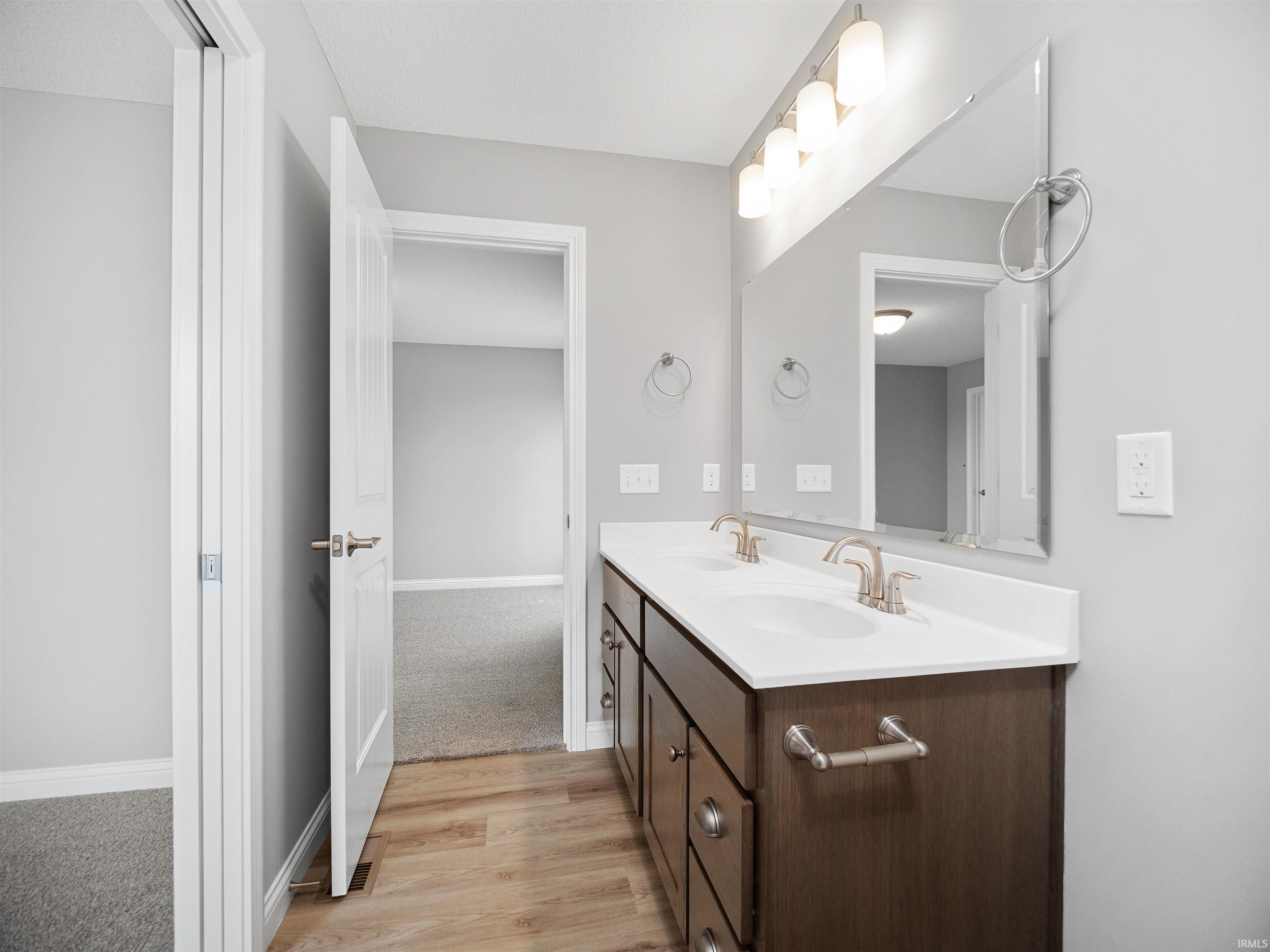 1319 Dixon