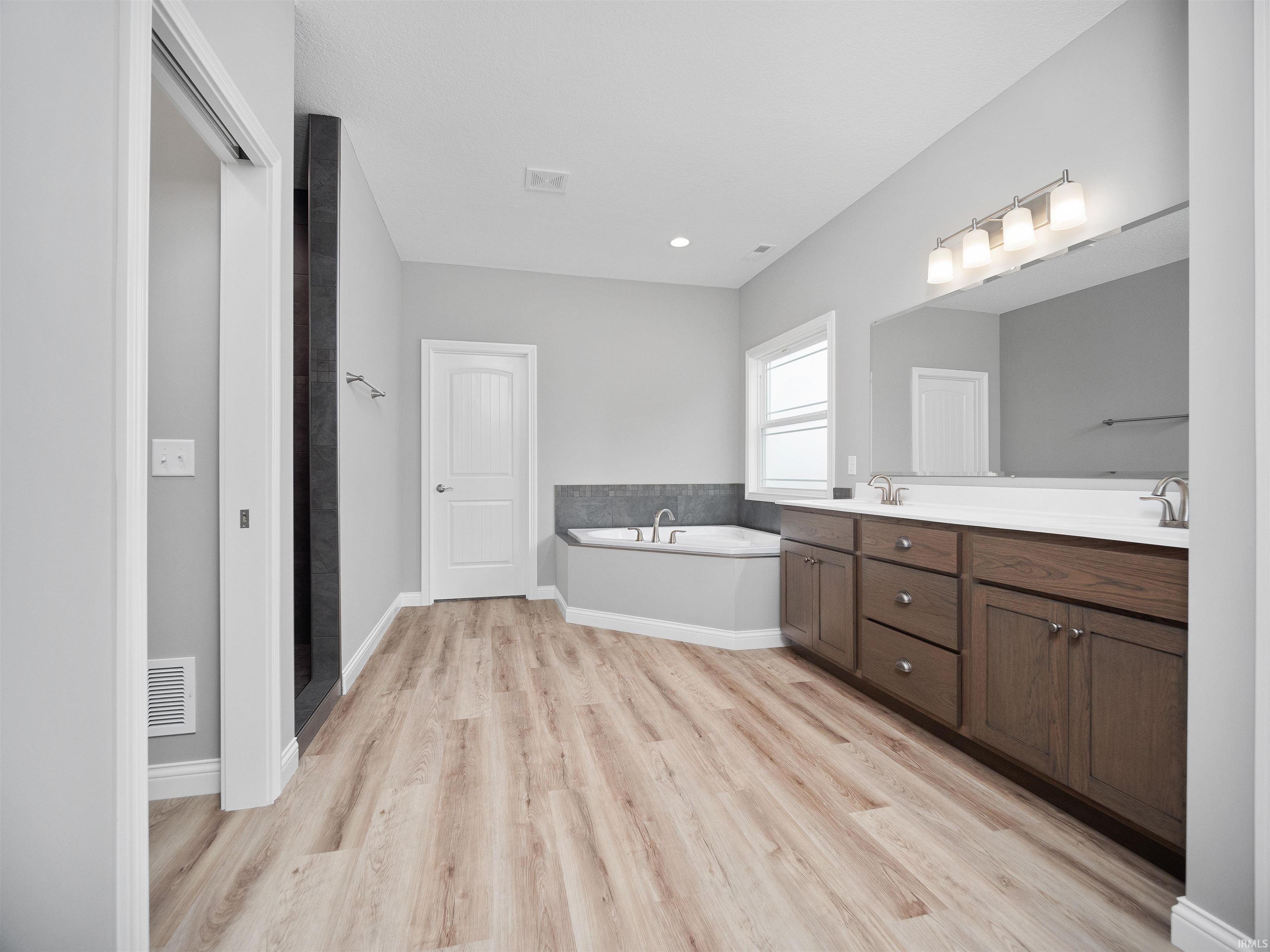1319 Dixon