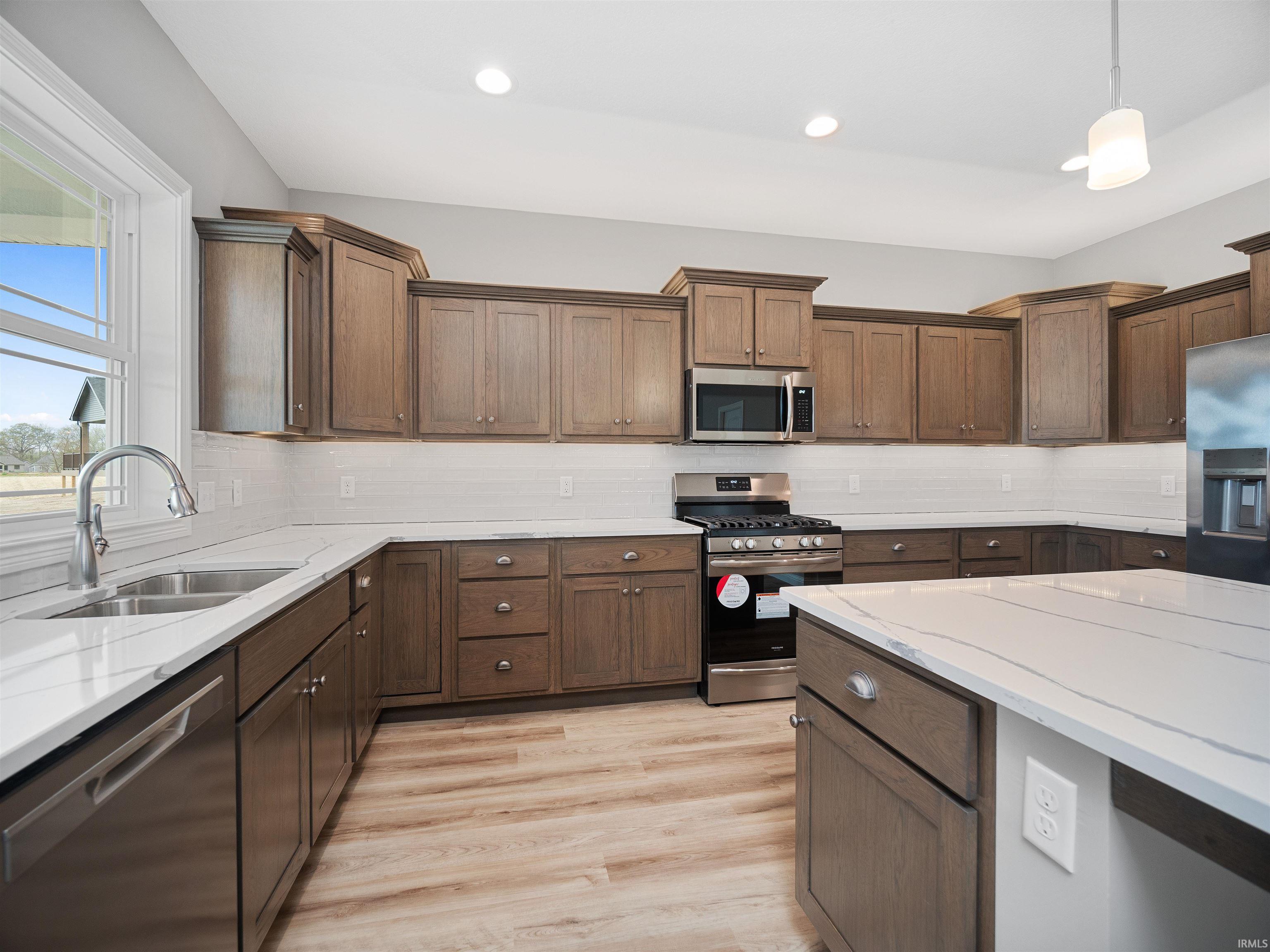 1319 Dixon