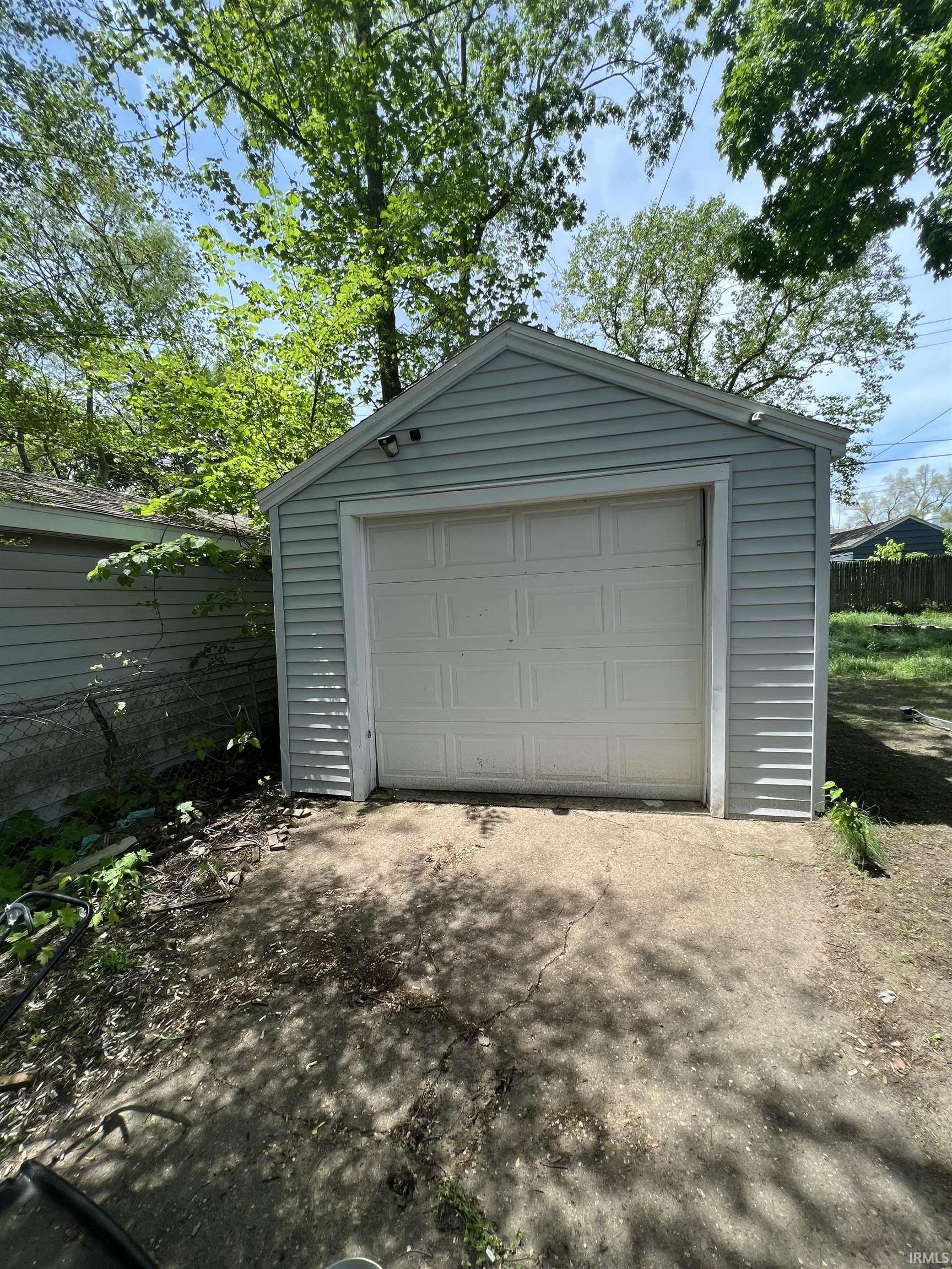 3715 Whitcomb