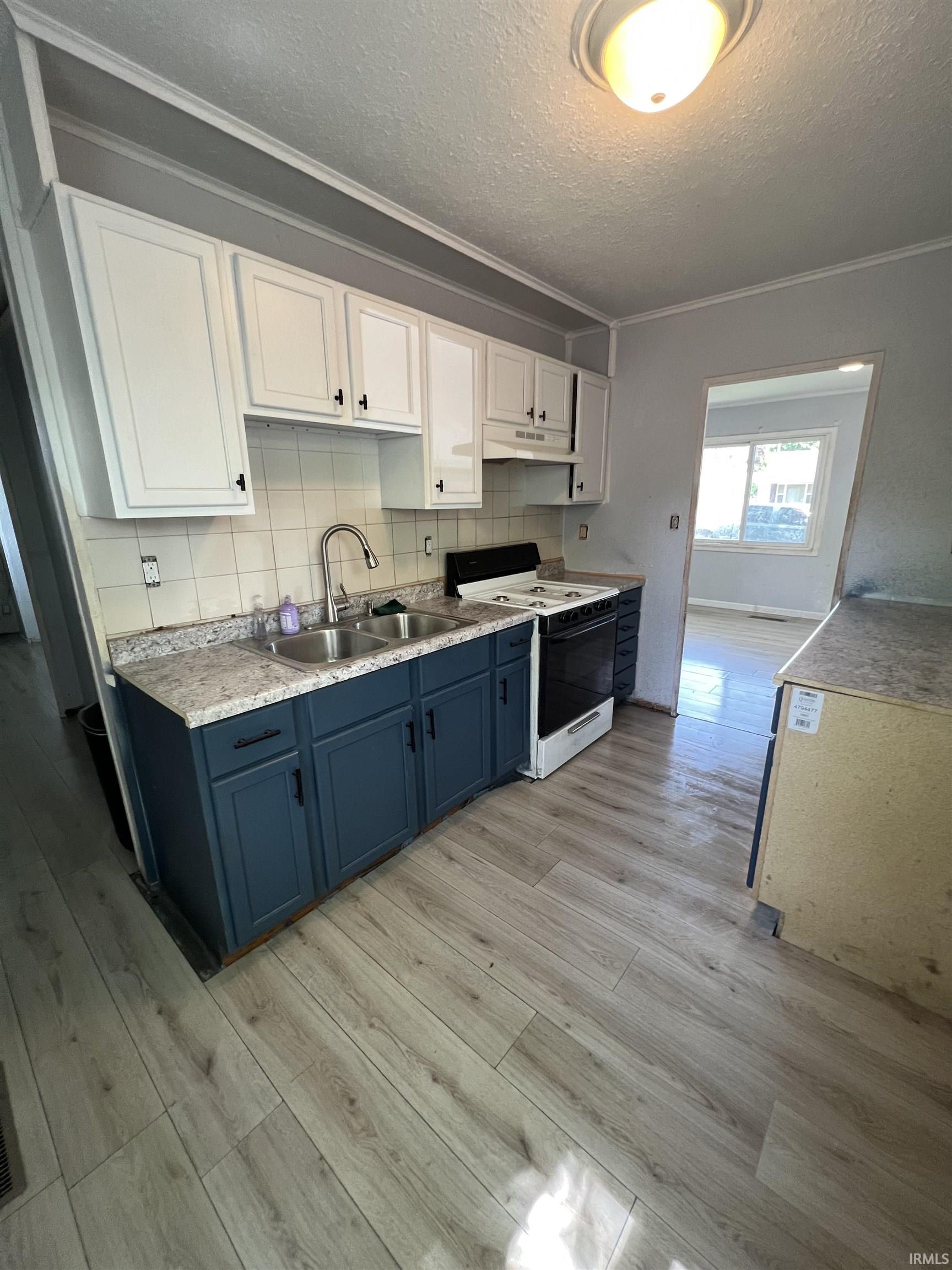 3715 Whitcomb