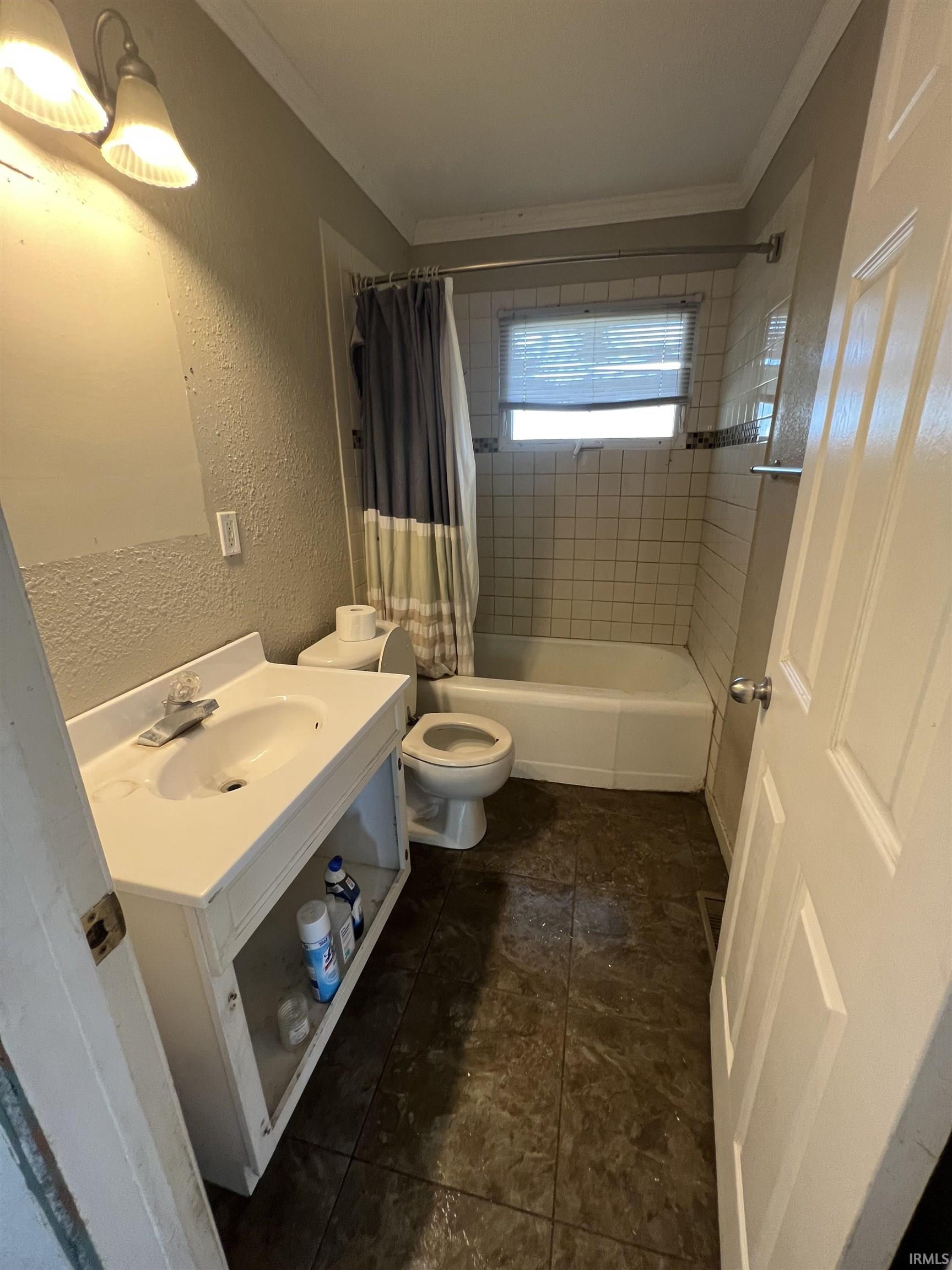 3715 Whitcomb