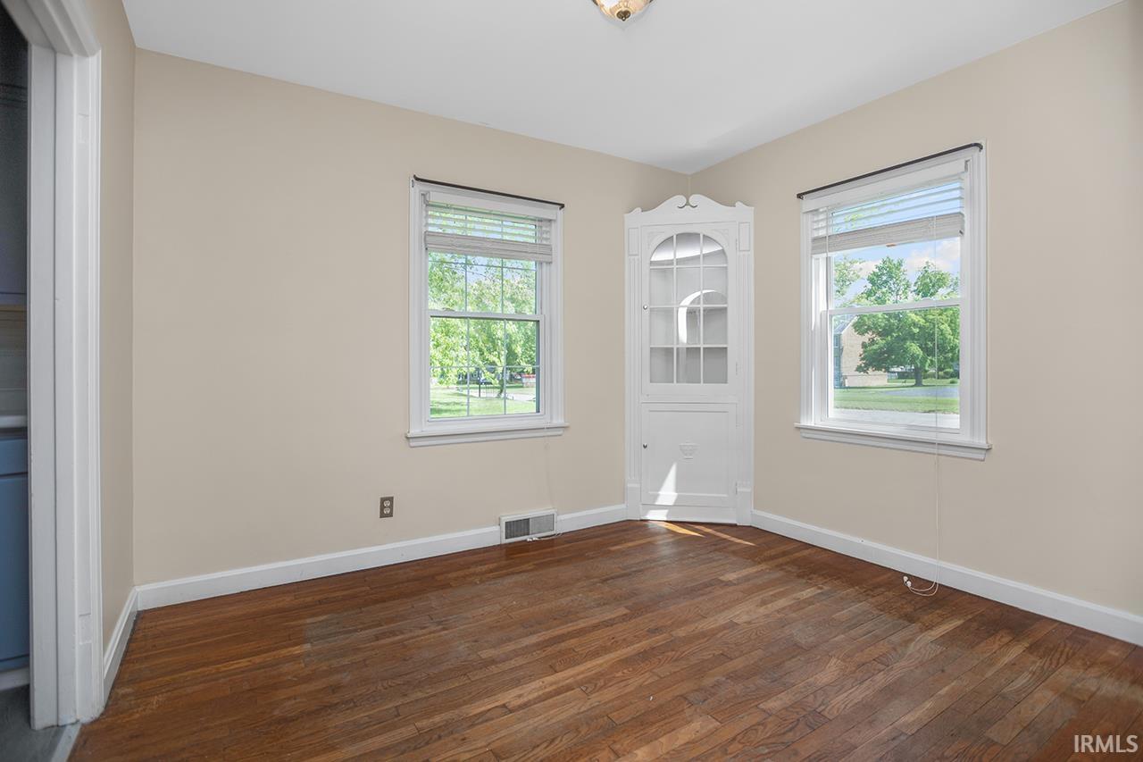 1335 Ewing