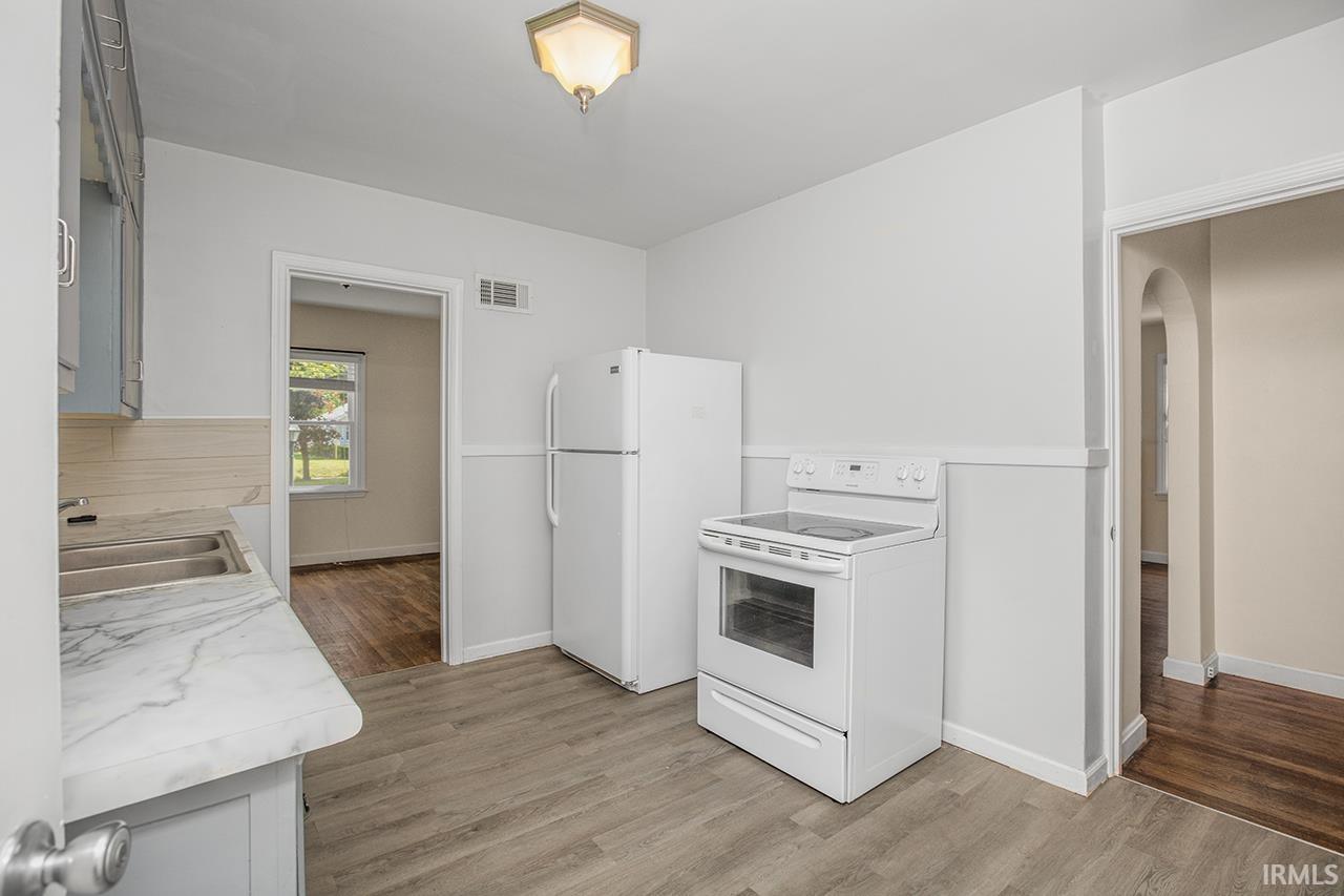 1335 Ewing