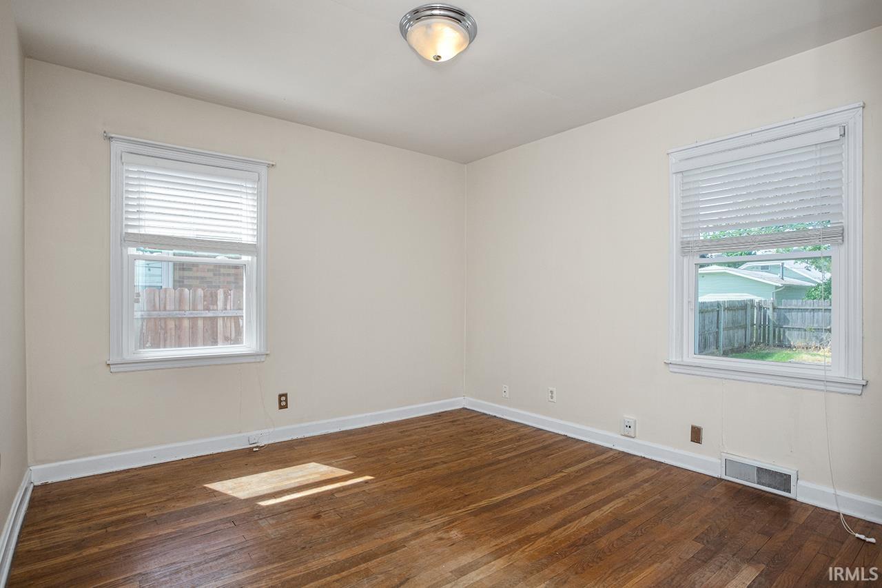 1335 Ewing