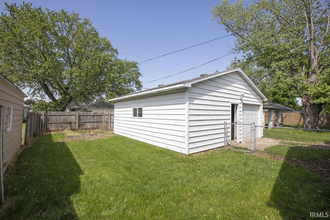 1335 Ewing
