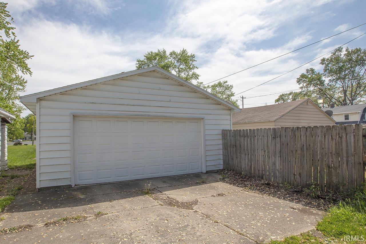 1335 Ewing