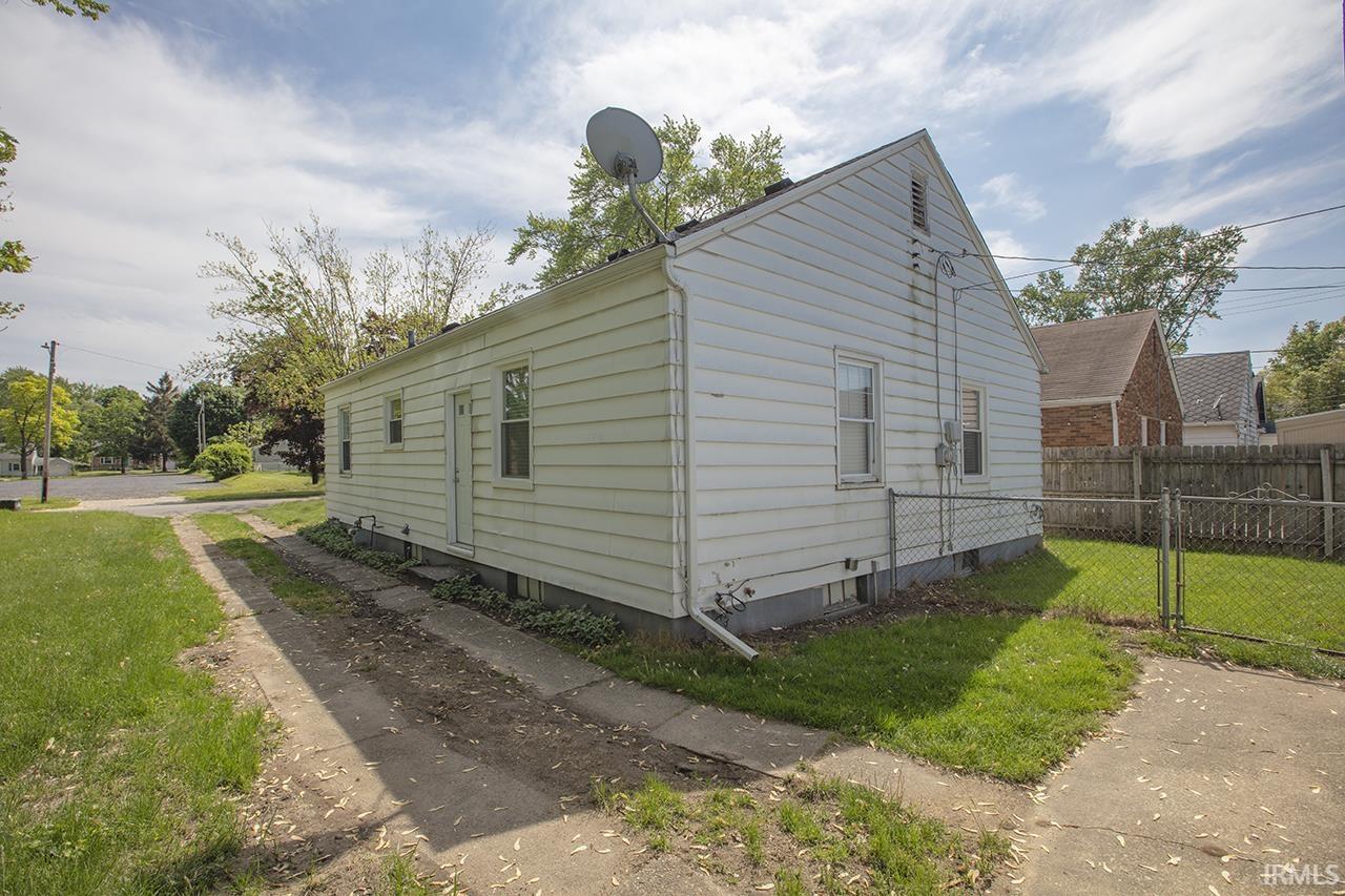 1335 Ewing
