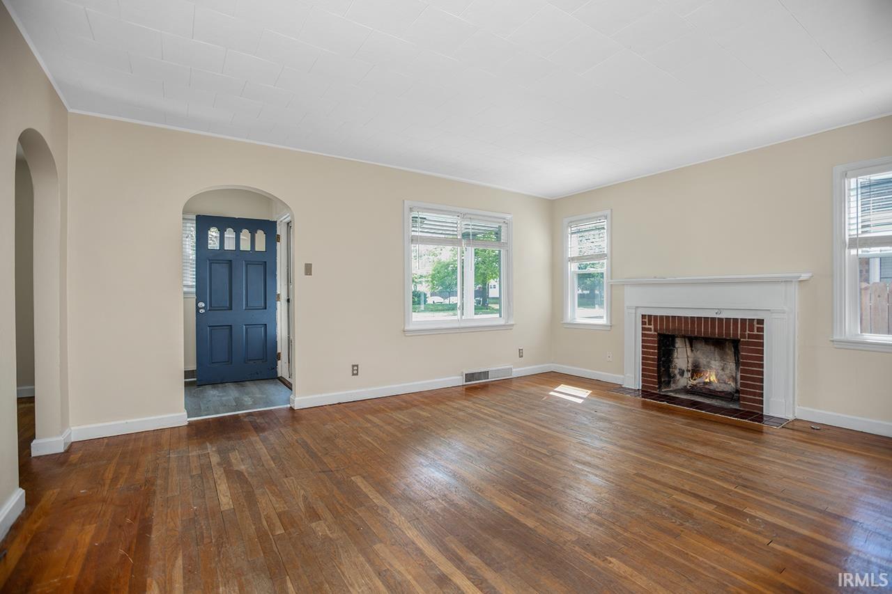 1335 Ewing