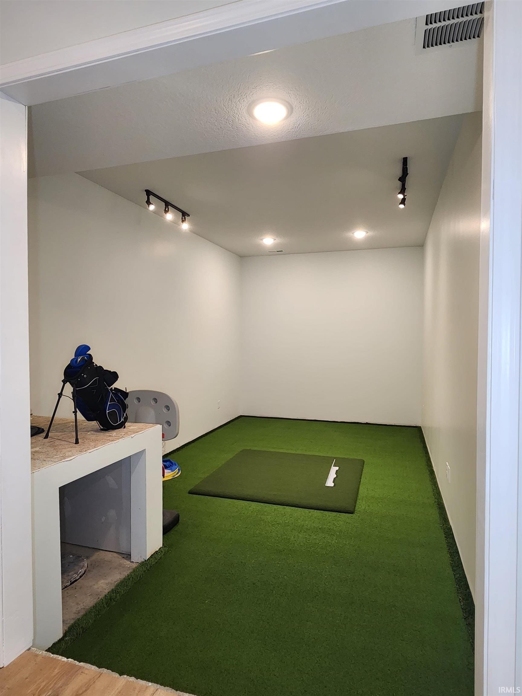1900 Golfview
