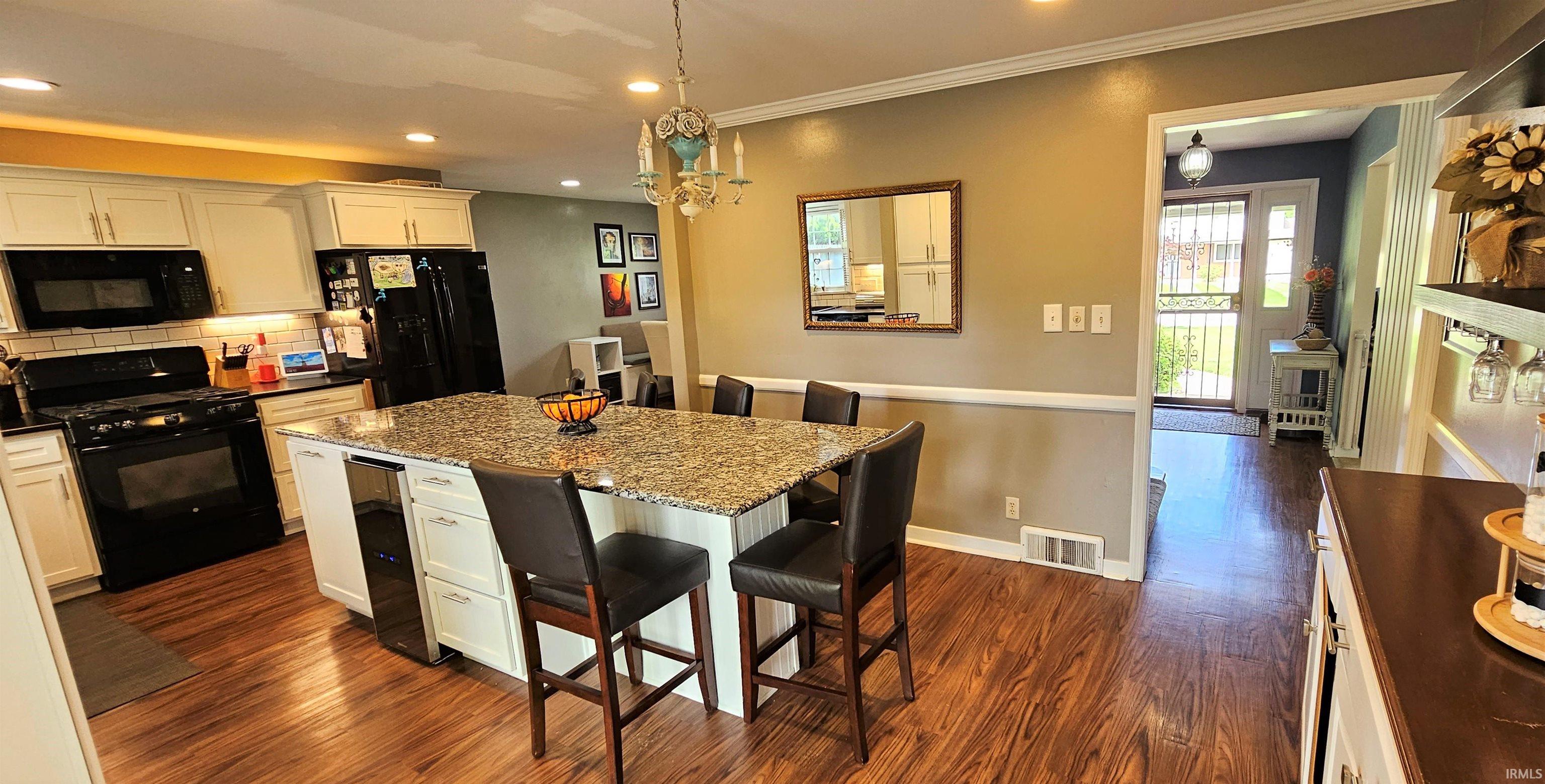 3832 Dalewood