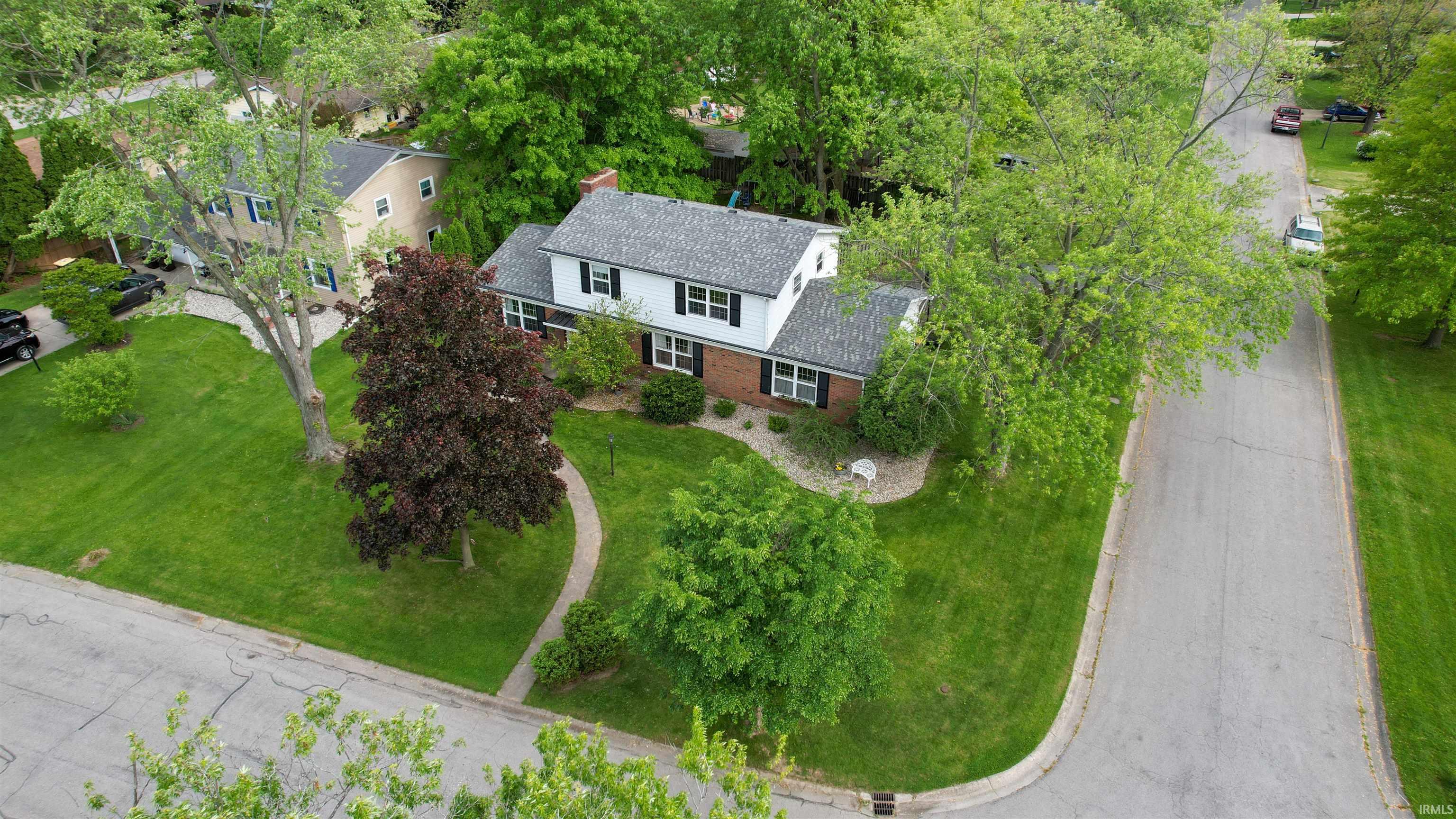 3832 Dalewood