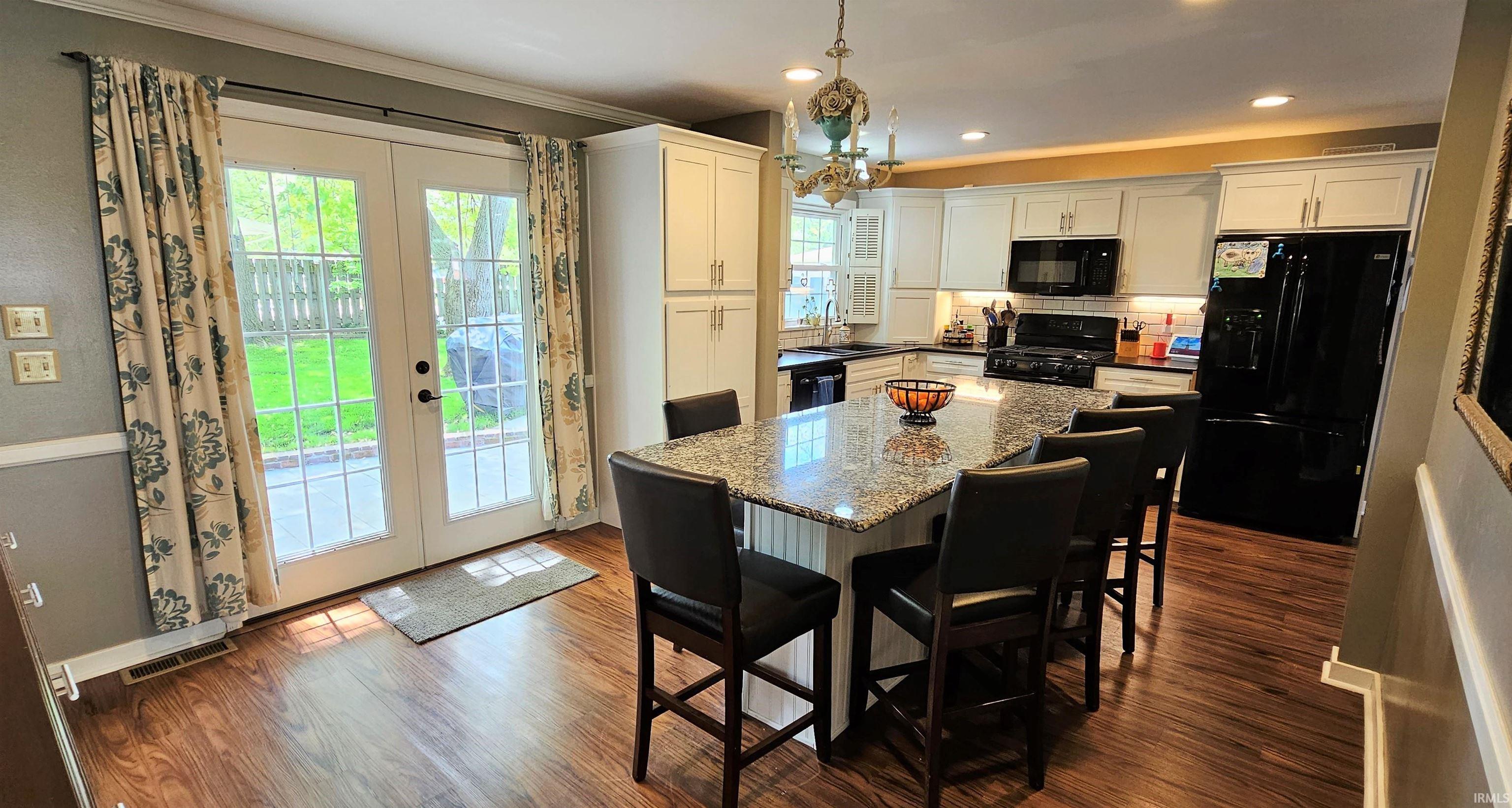 3832 Dalewood