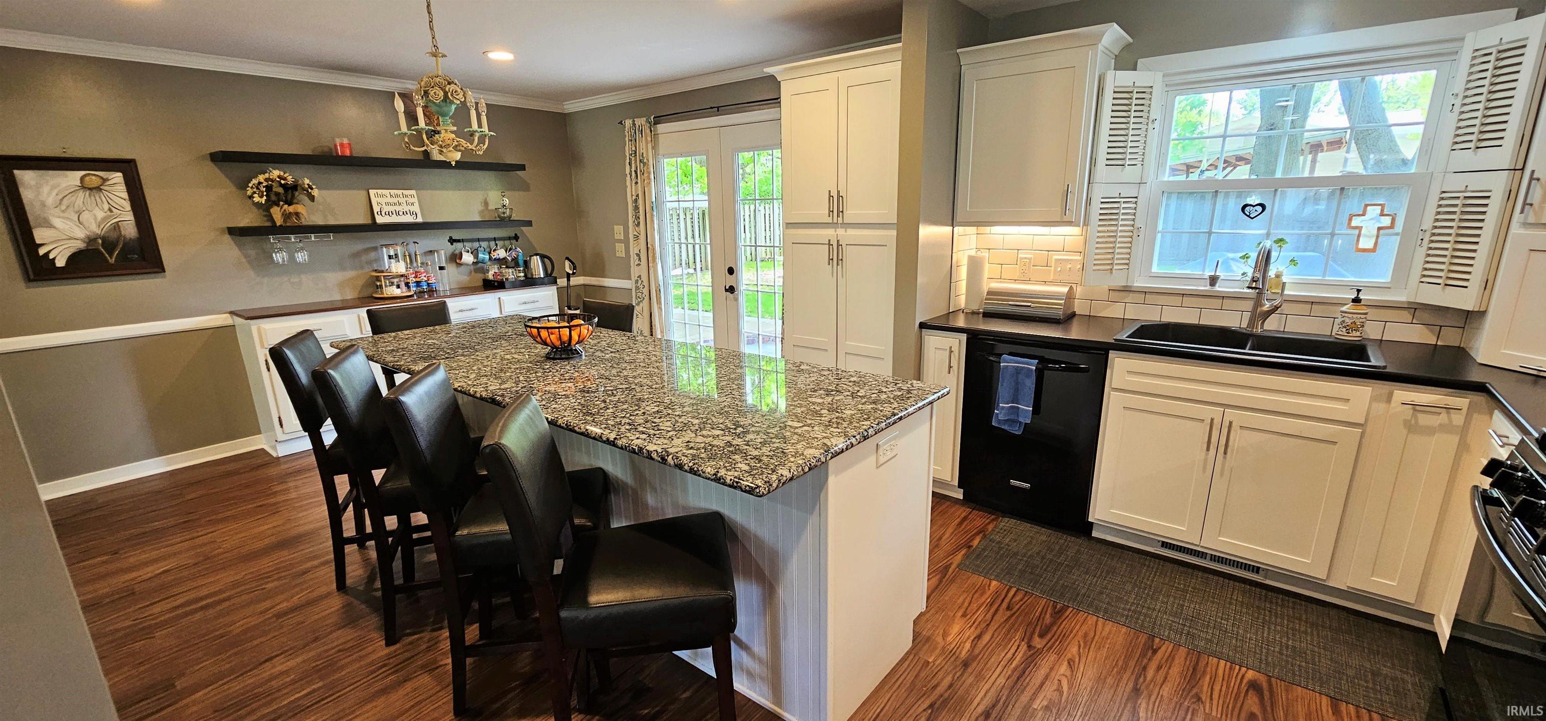 3832 Dalewood