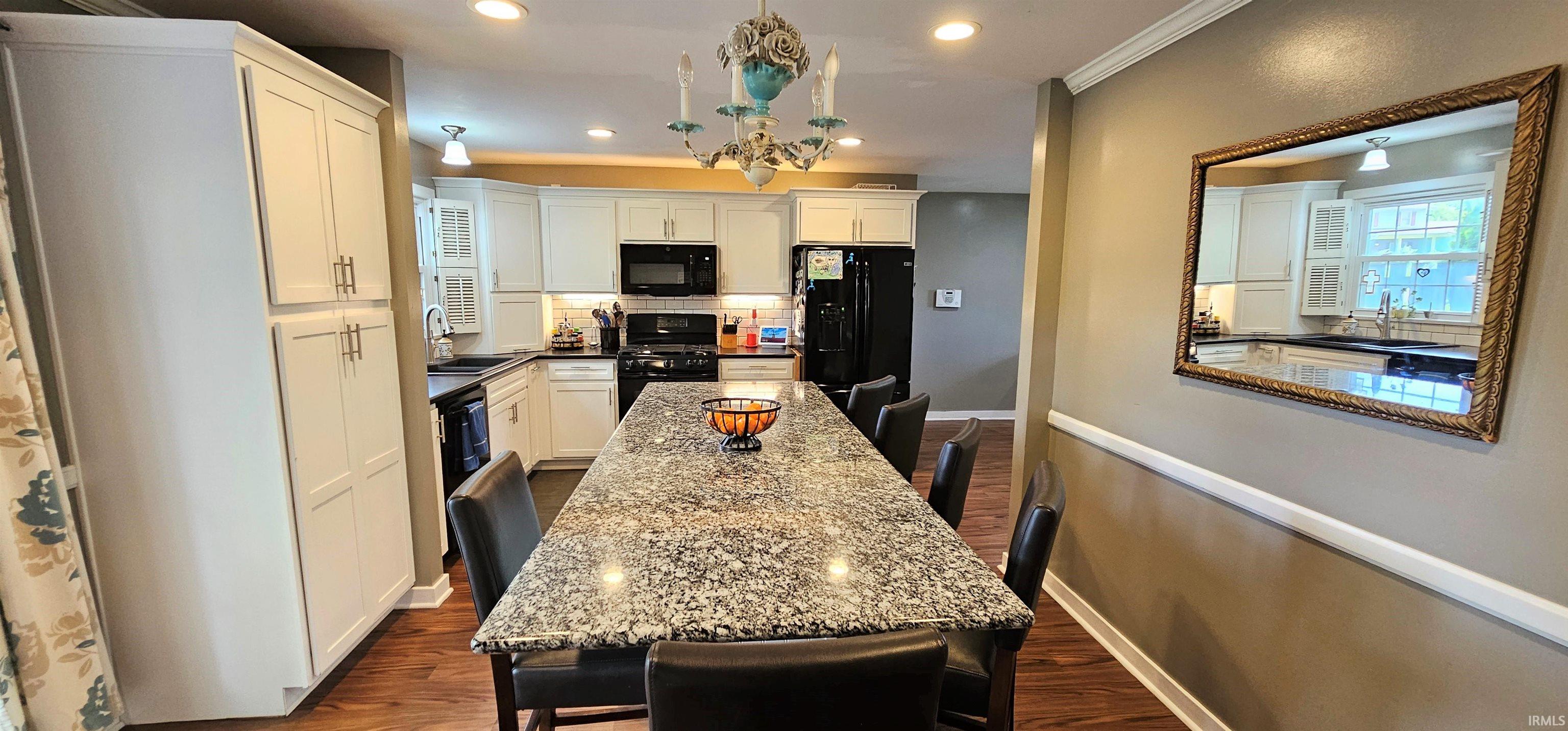 3832 Dalewood