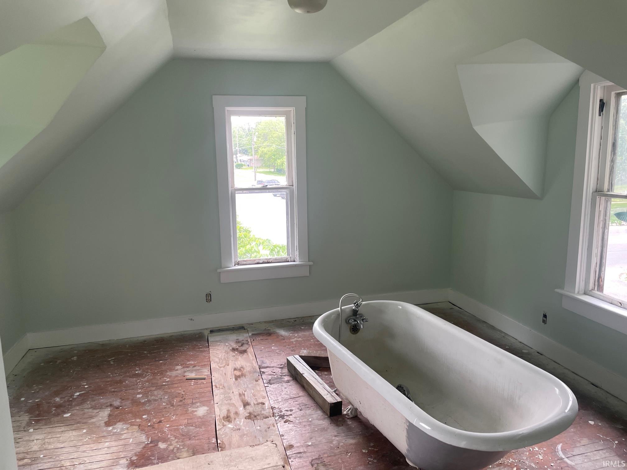 1528 Main