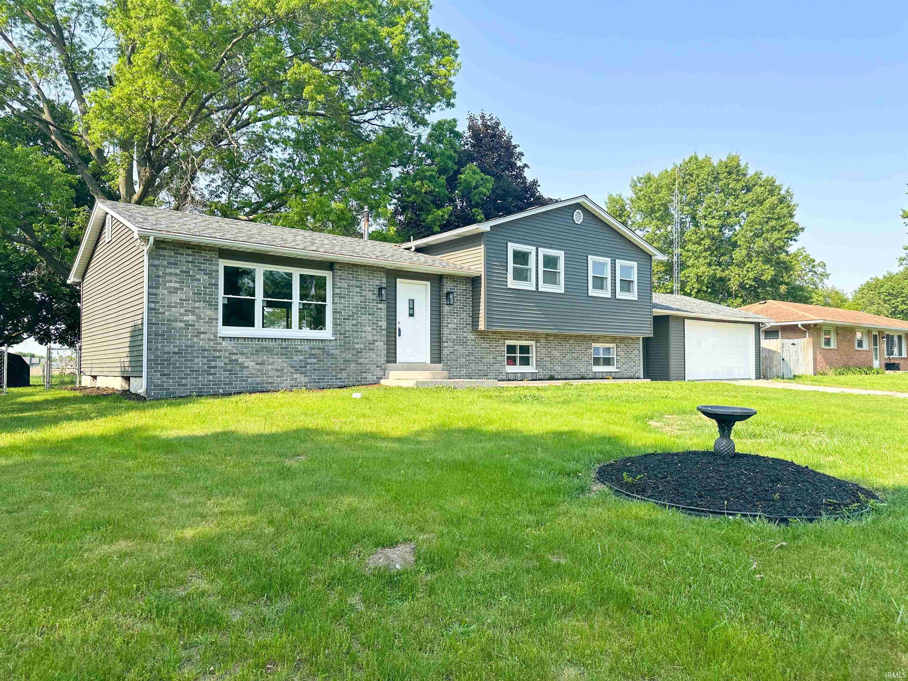 10267 Adams Acres