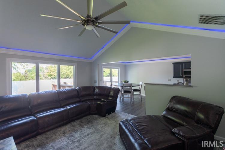 109 Tamarack