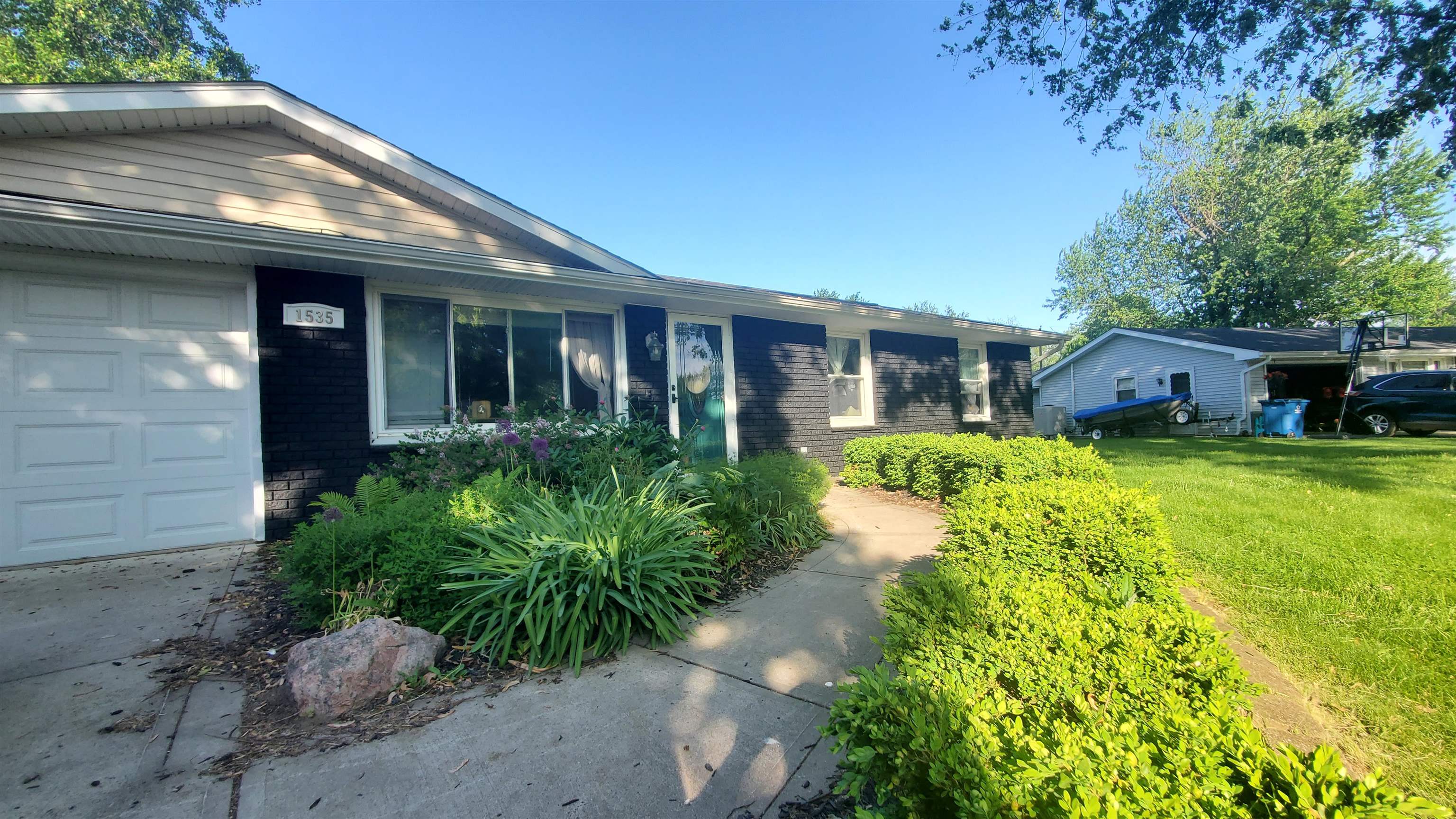 1535 Darby